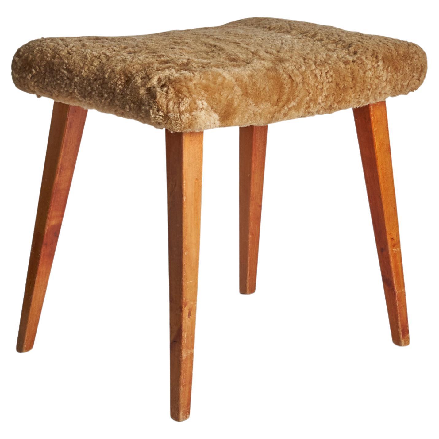 Swedish Designer, Stool, Stained Oak, Beige Sheepskin, Sweden, 1950s For Sale