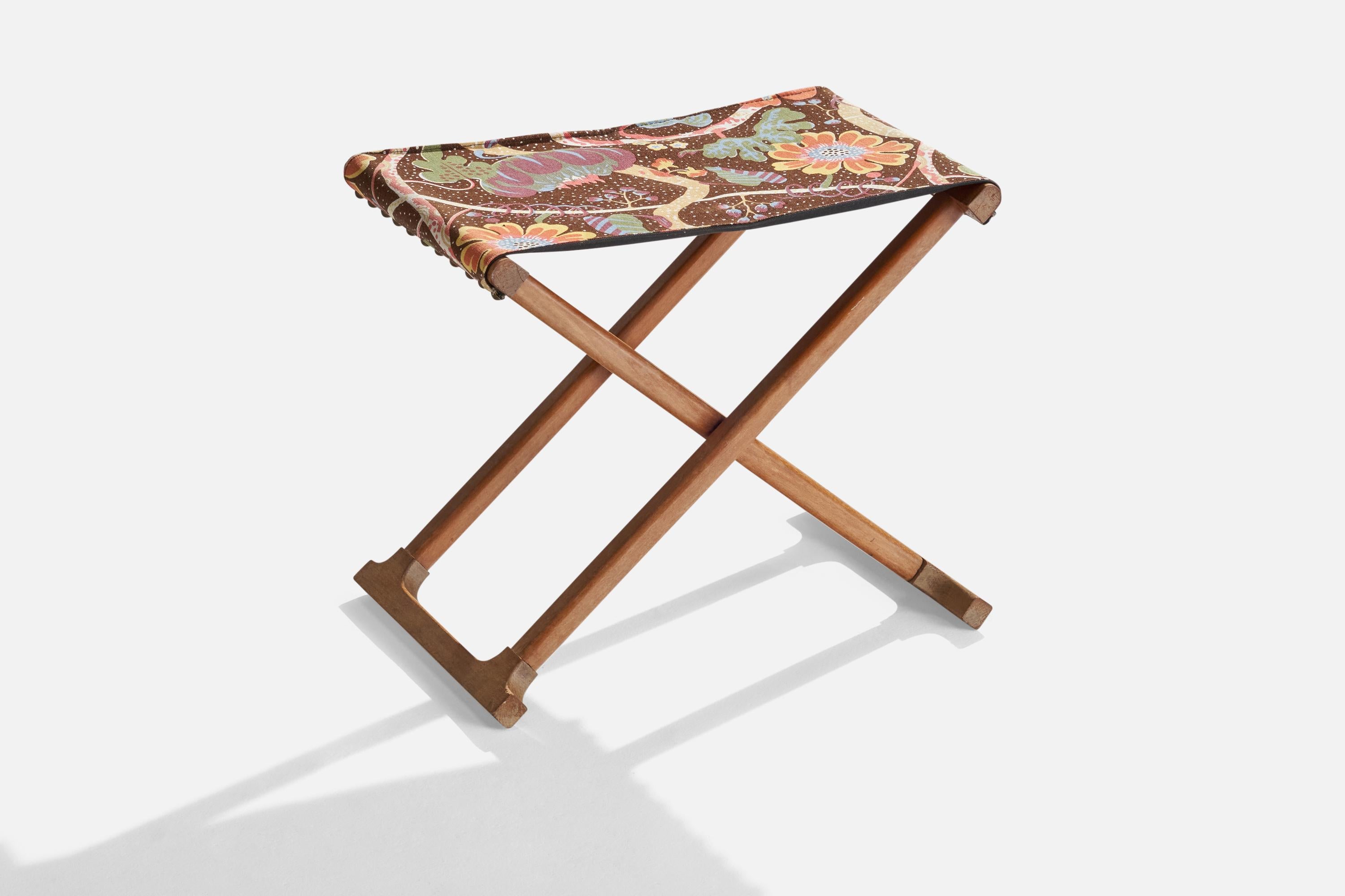 A teak and floral-printed fabric stool designed and produced in Sweden, c. 1950s.

Fabric is designed by Josef Frank, and likely added to the stool at some point in history.

Seat height 16”.