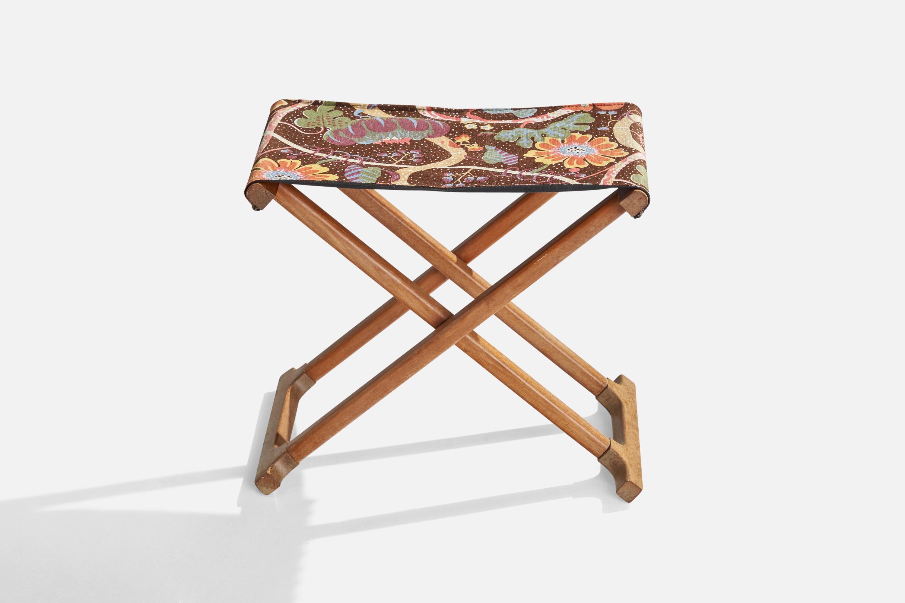 Scandinave moderne Designer suédois, tabouret, teck, tissu, Suède, années 1950 en vente