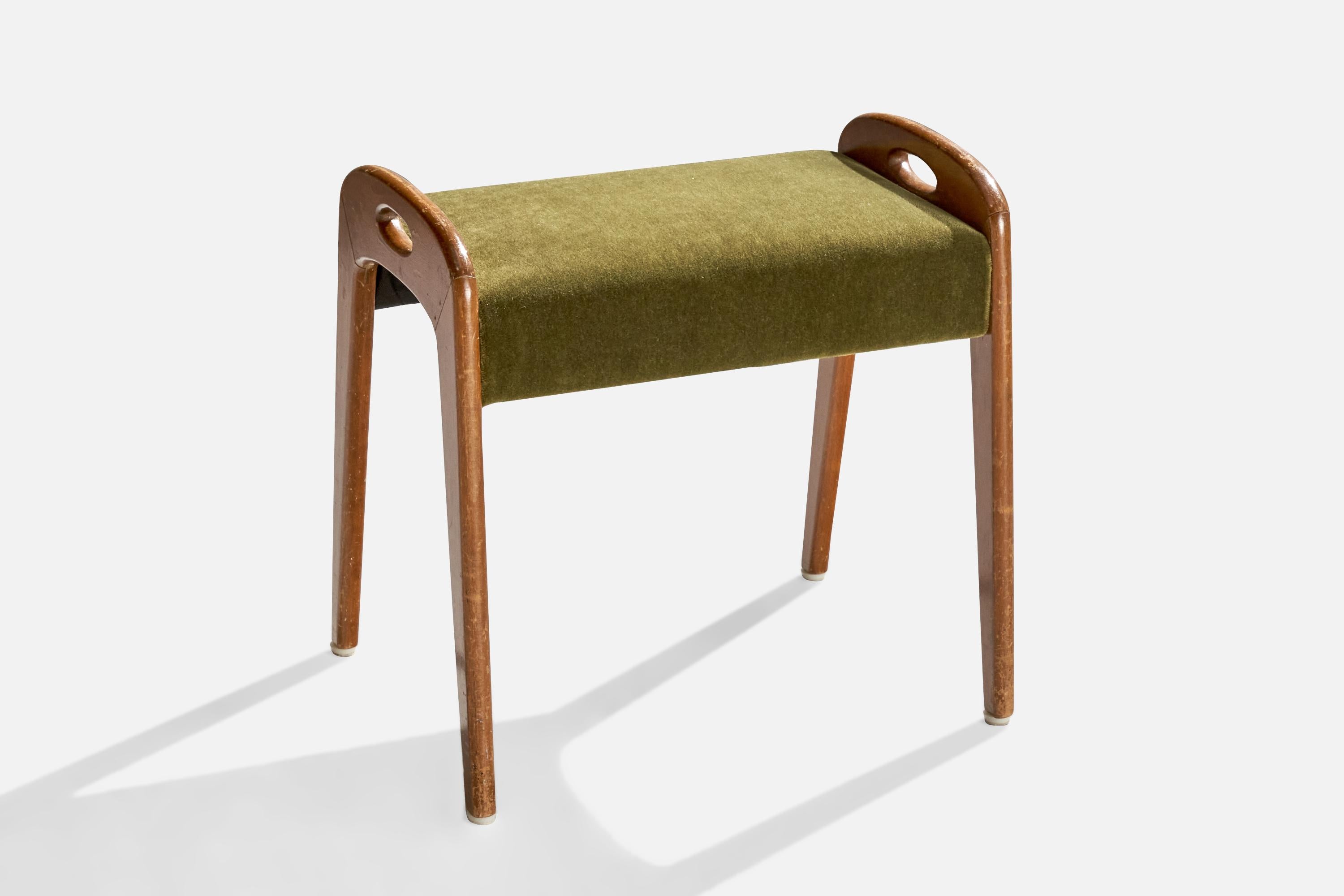 Tabouret en bois et mohair vert conçu et produit en Suède, C.C. 1940.

Hauteur du siège : 17.375