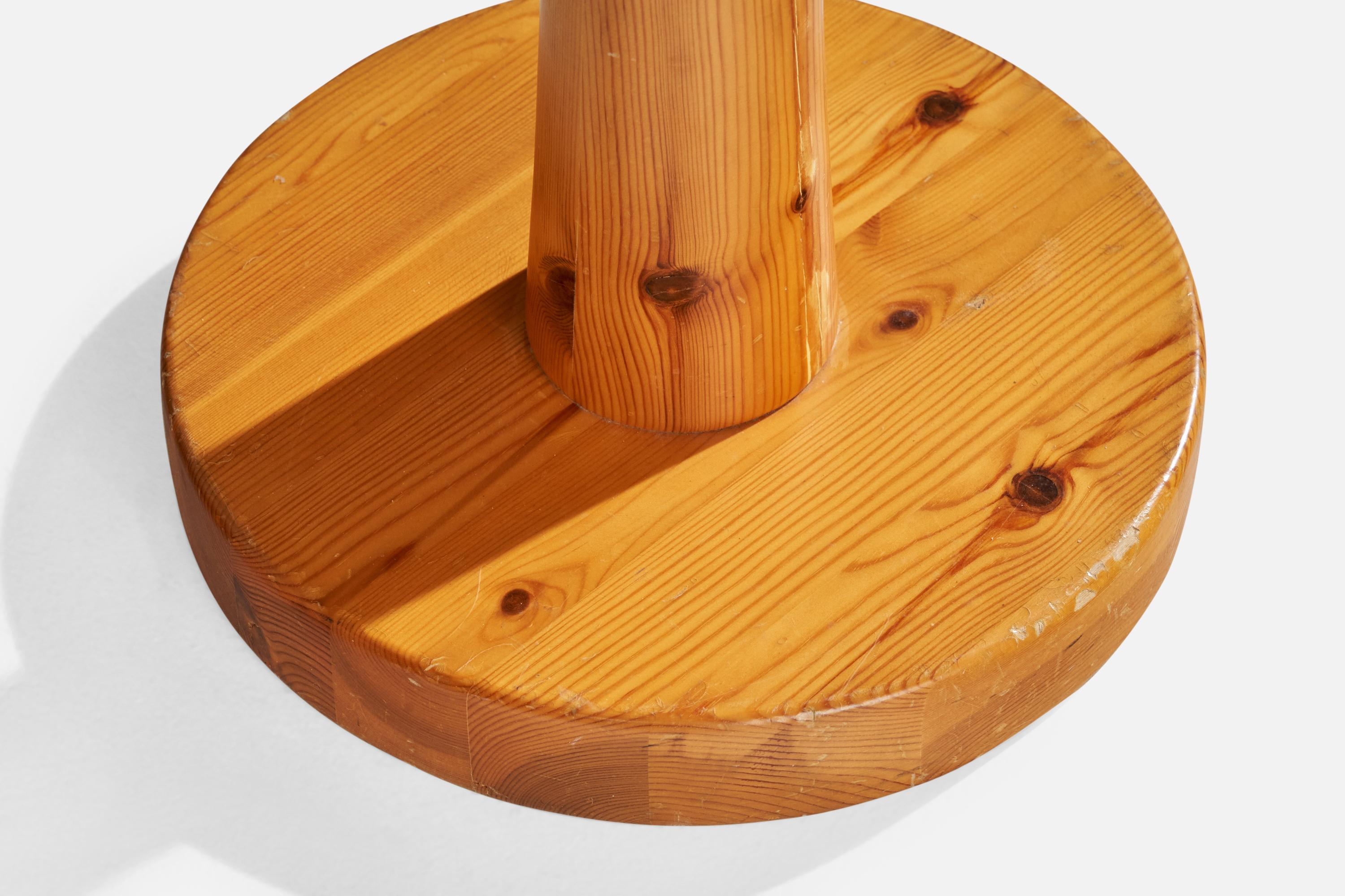 Tabourets de designer suédois, pin, Suède, années 1970 en vente 4