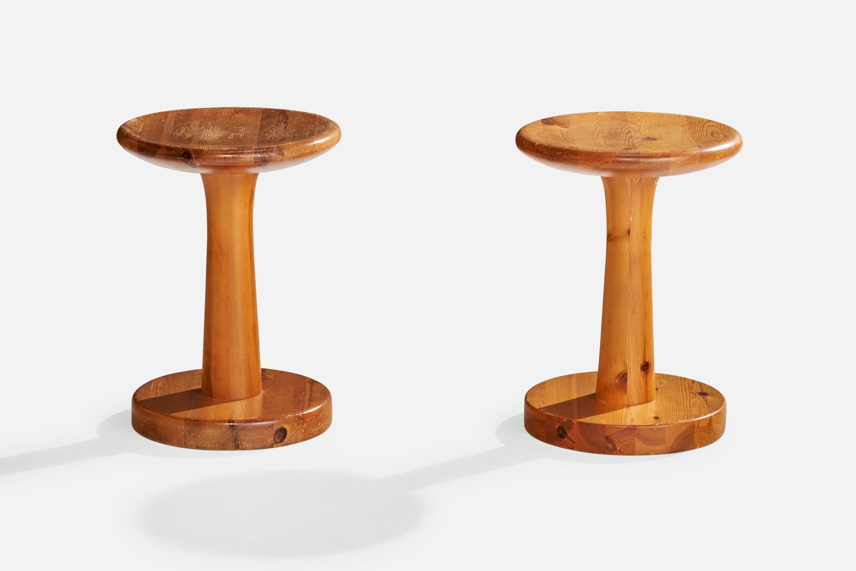 Suédois Tabourets de designer suédois, pin, Suède, années 1970 en vente