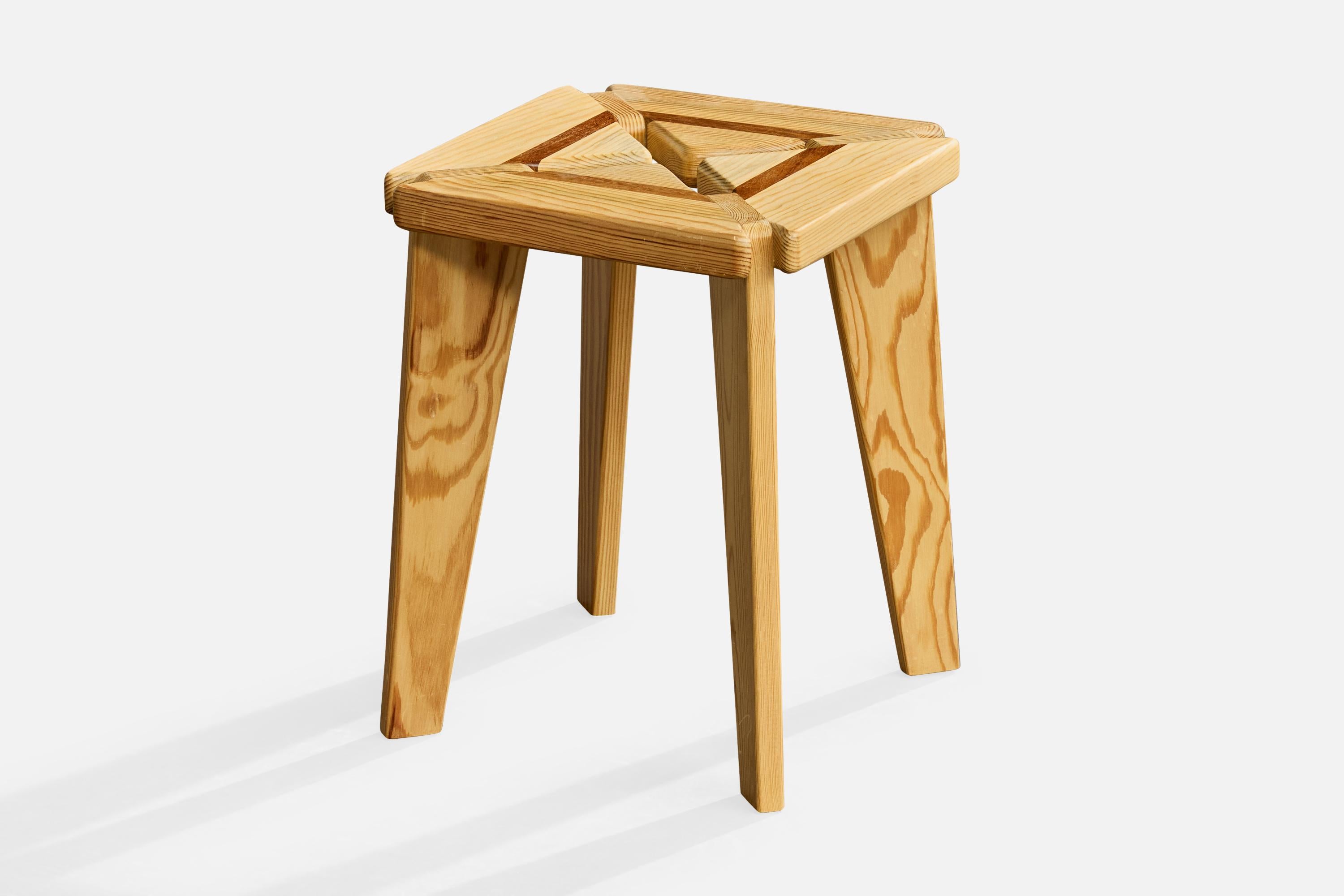 Swedish Designer, Stools, Pine, Sweden, 1970s (Moderne der Mitte des Jahrhunderts) im Angebot