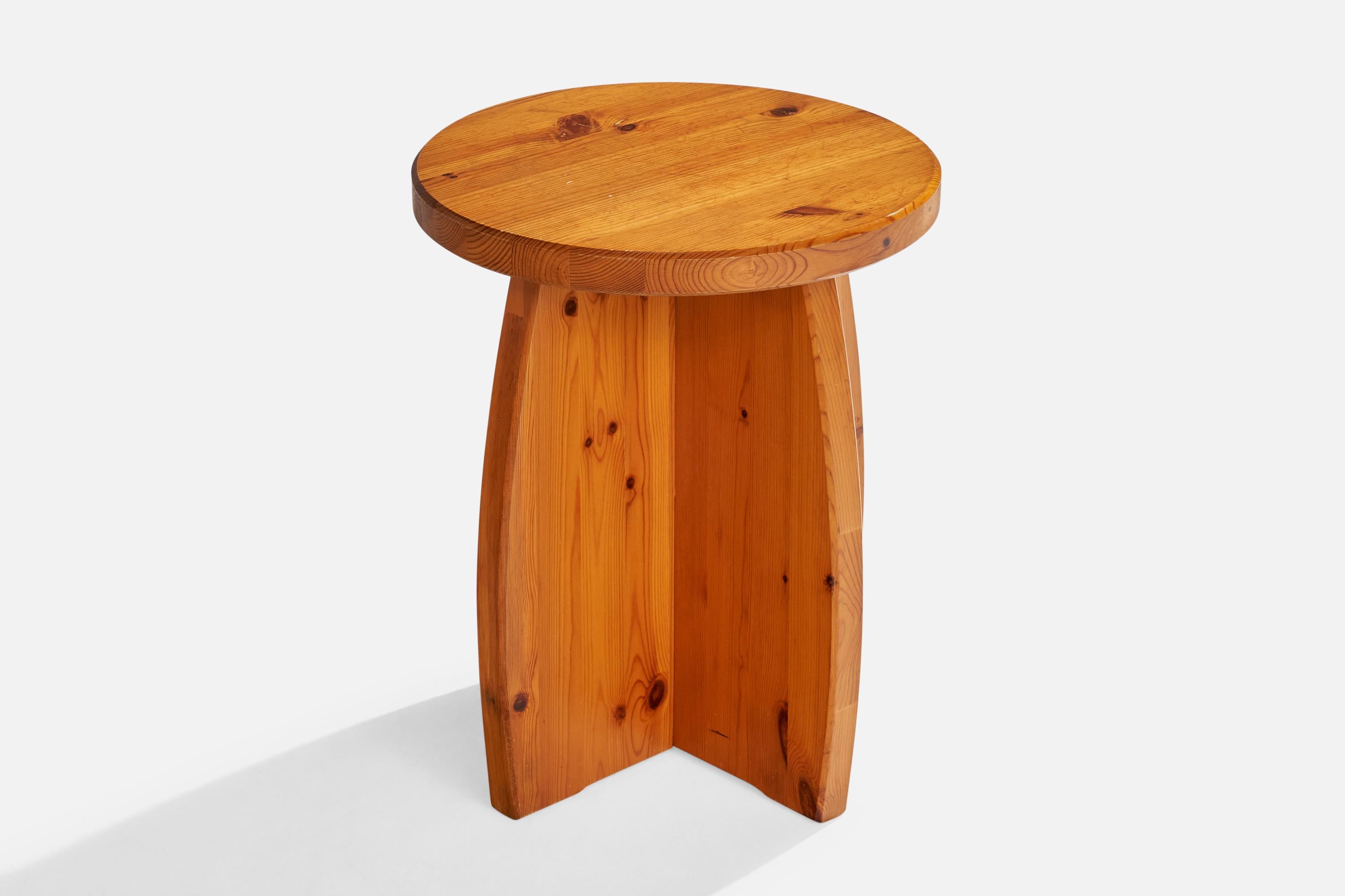 Suédois Tabourets de designer suédois, pin, Suède, années 1970 en vente