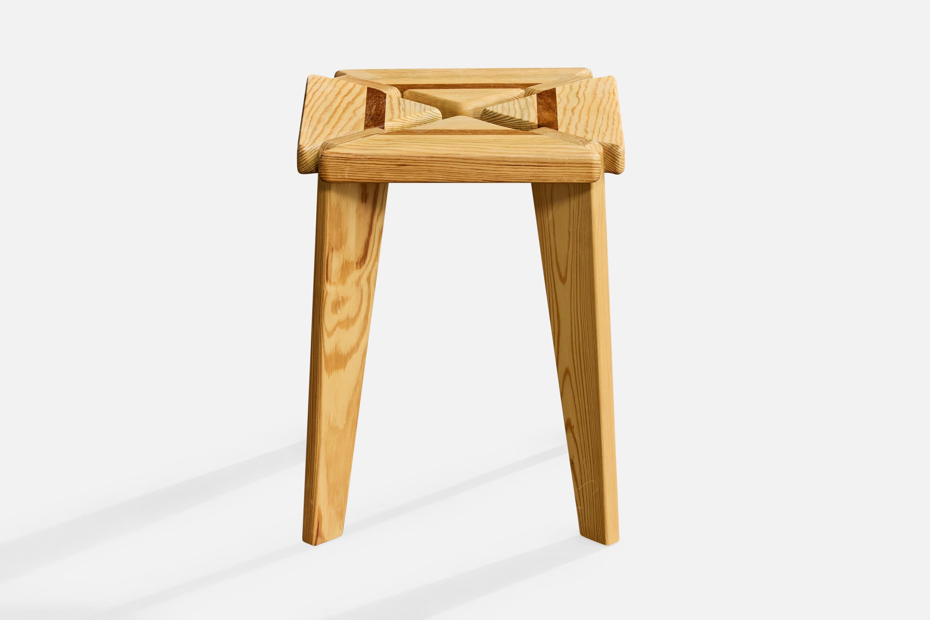 Swedish Designer, Stools, Pine, Sweden, 1970s (Schwedisch) im Angebot