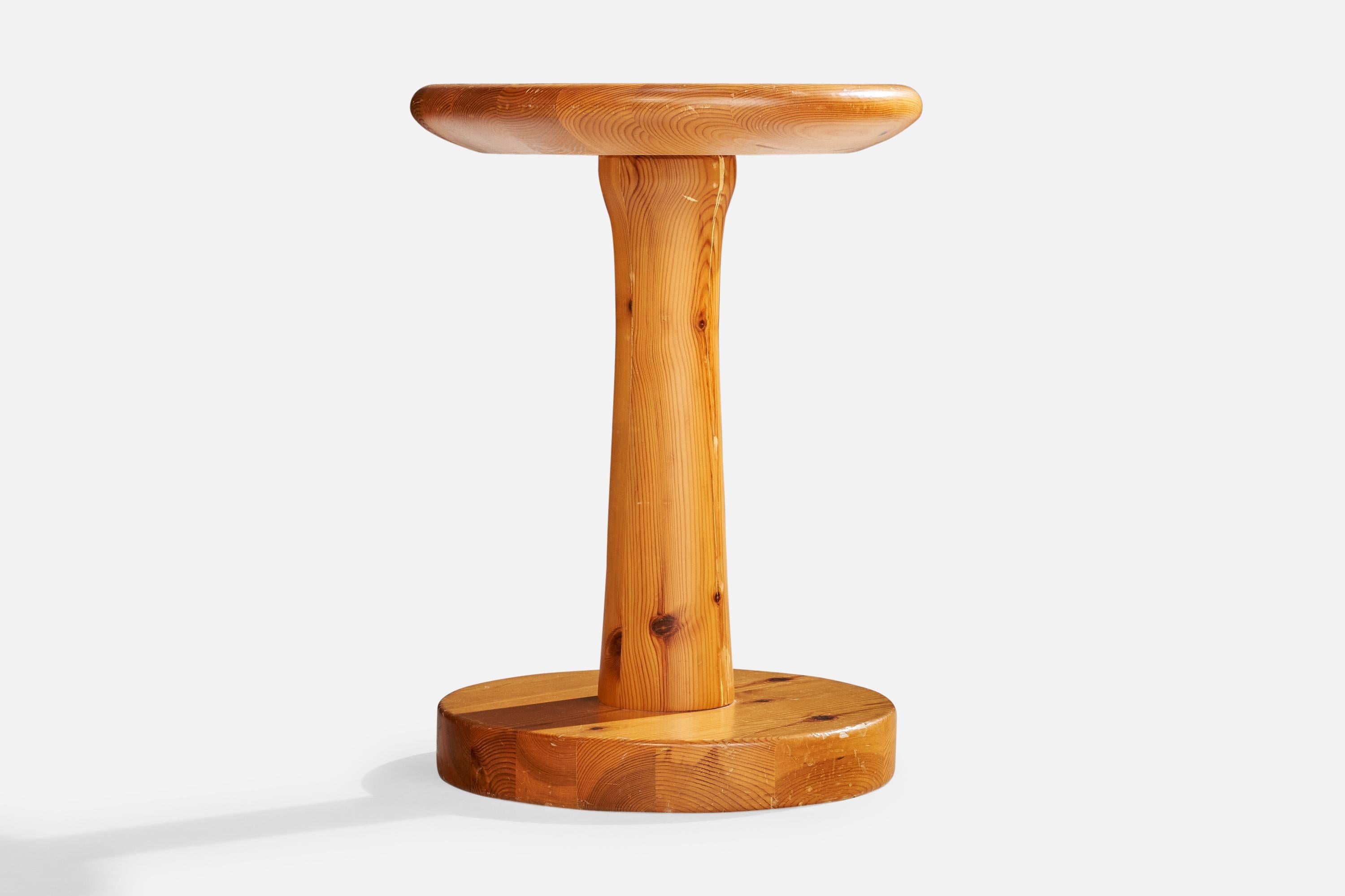 Fin du 20e siècle Tabourets de designer suédois, pin, Suède, années 1970 en vente