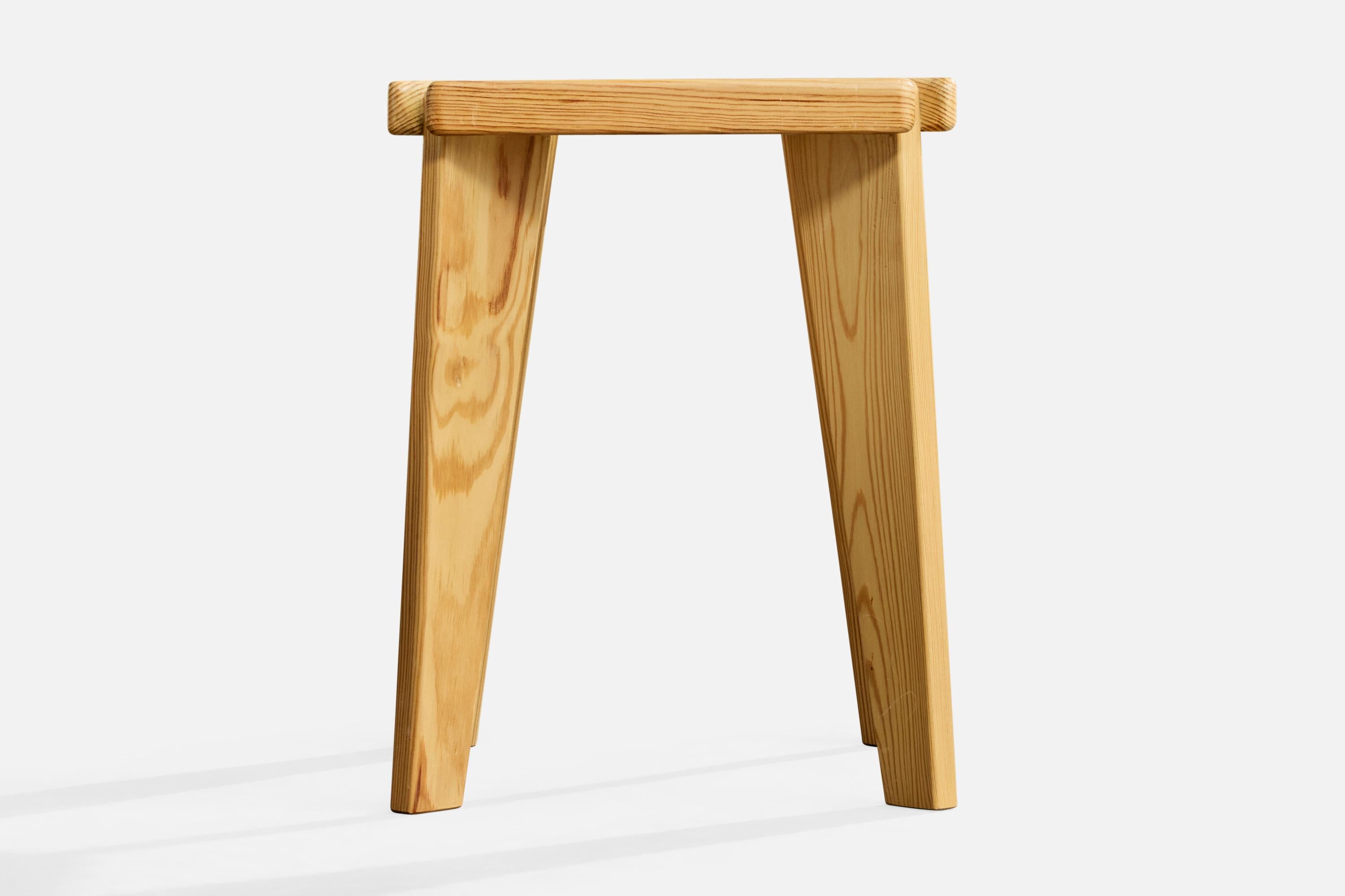 Swedish Designer, Stools, Pine, Sweden, 1970s im Zustand „Relativ gut“ im Angebot in High Point, NC