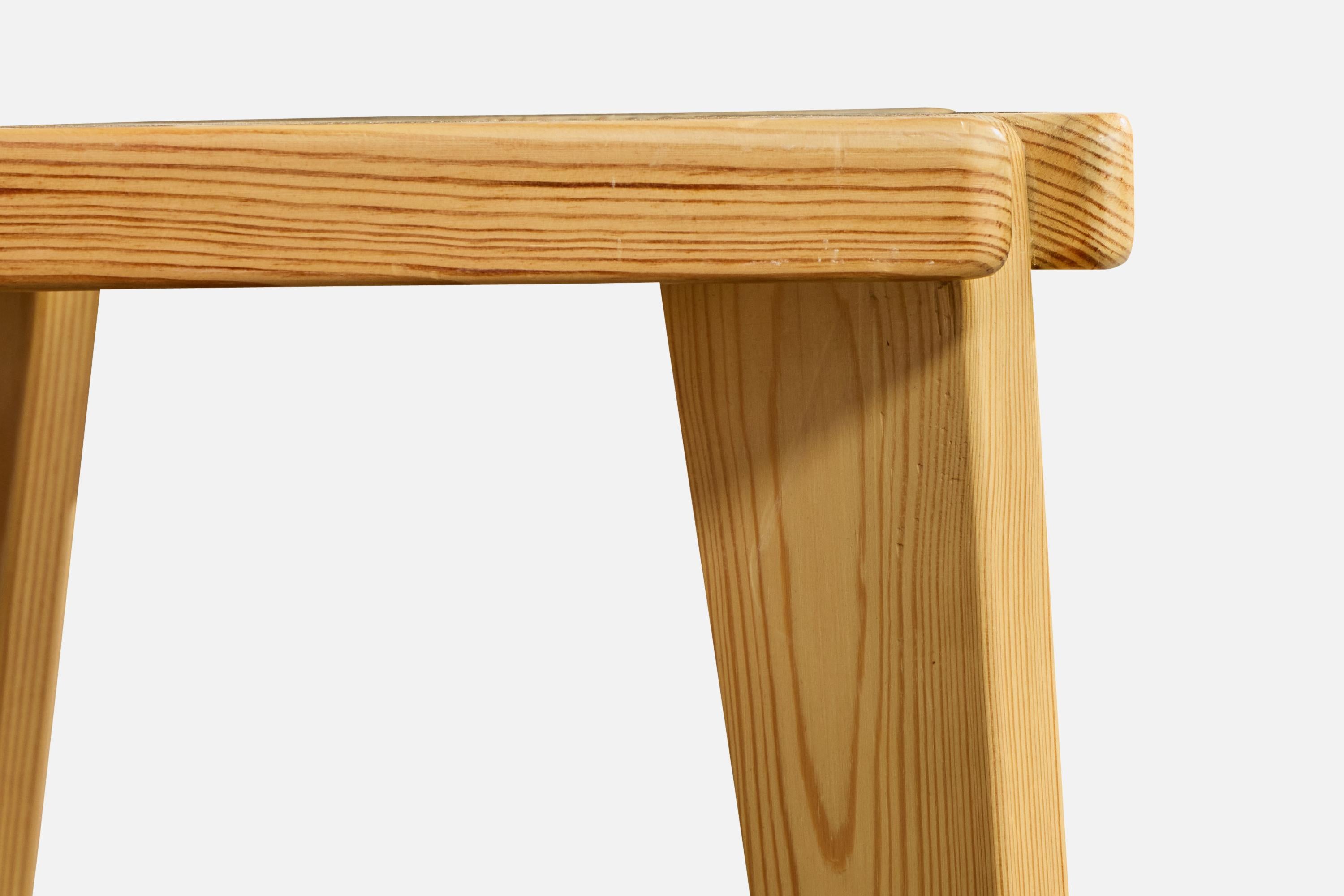 Swedish Designer, Stools, Pine, Sweden, 1970s (Ende des 20. Jahrhunderts) im Angebot