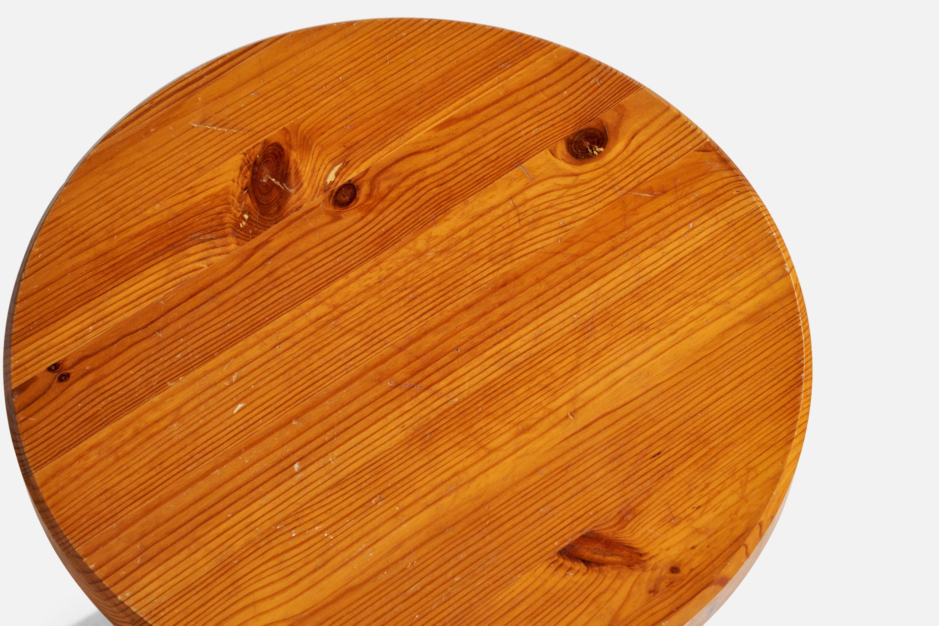 Tabourets de designer suédois, pin, Suède, années 1970 en vente 2