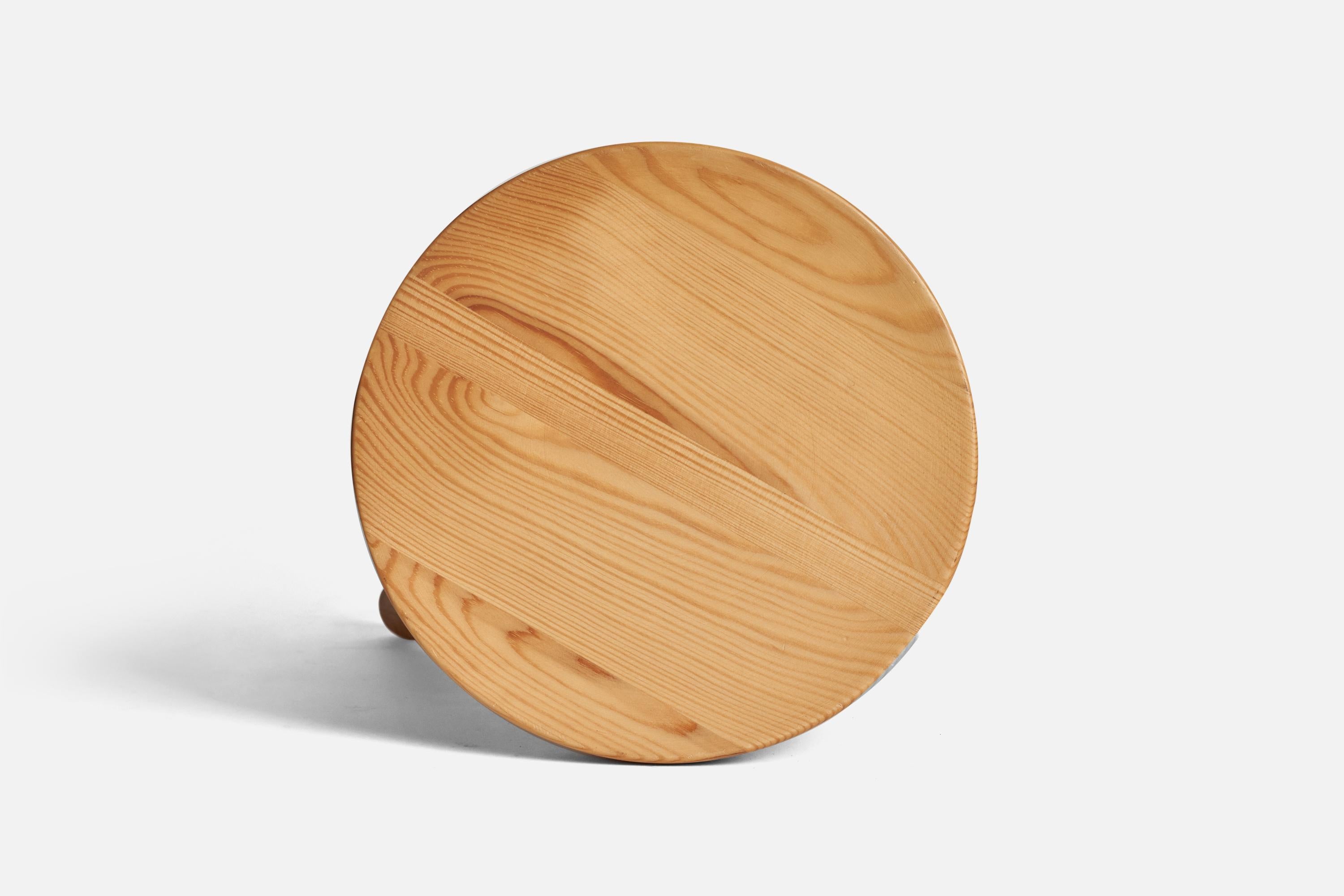 Suédois Tabourets de designer suédois, pin massif, Suède, 1970 en vente