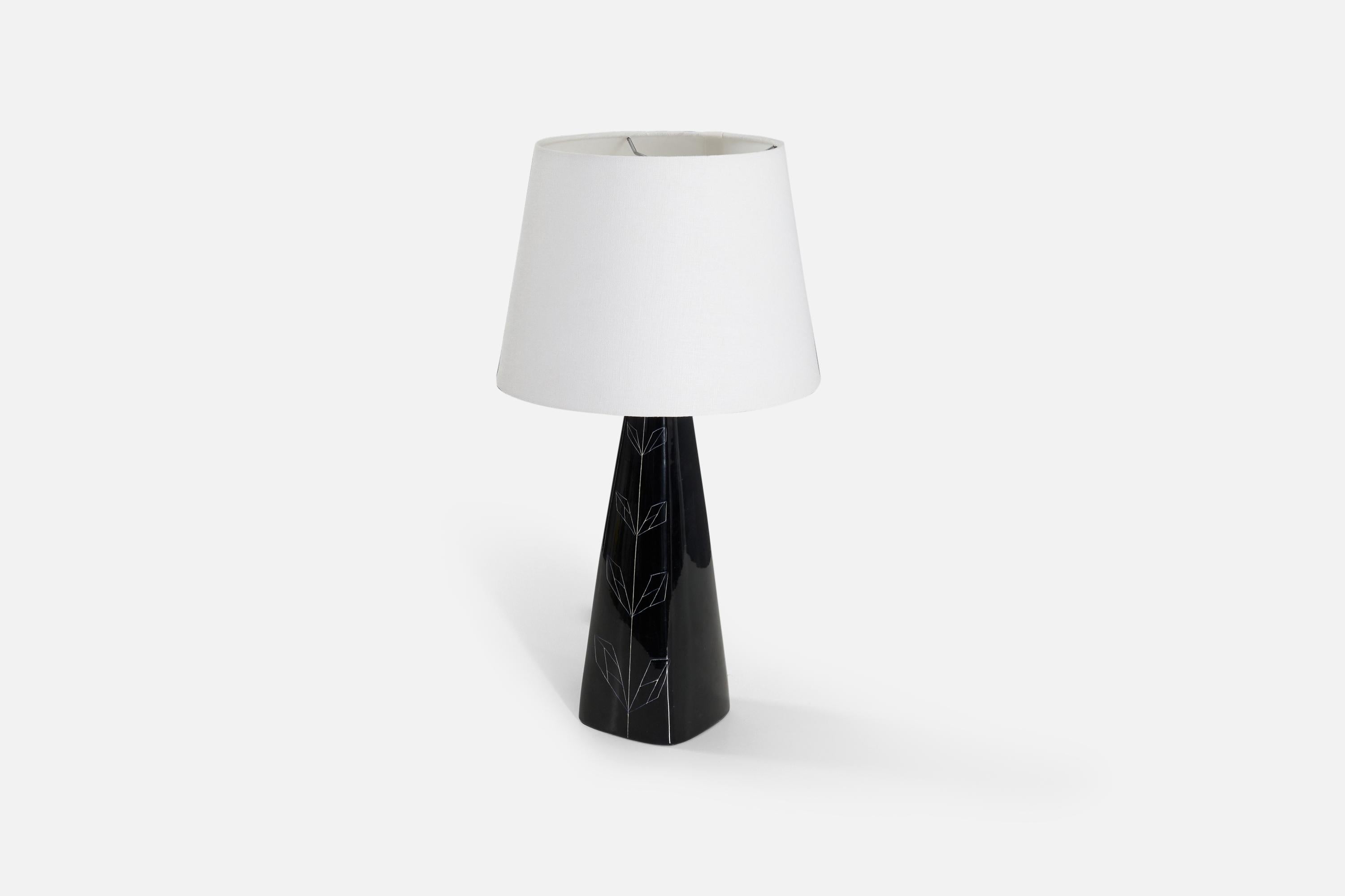 Swedish Designer, Table Lamp, Black-Glazed Incised Ceramic, Sweden, 1960s In Good Condition For Sale In High Point, NC