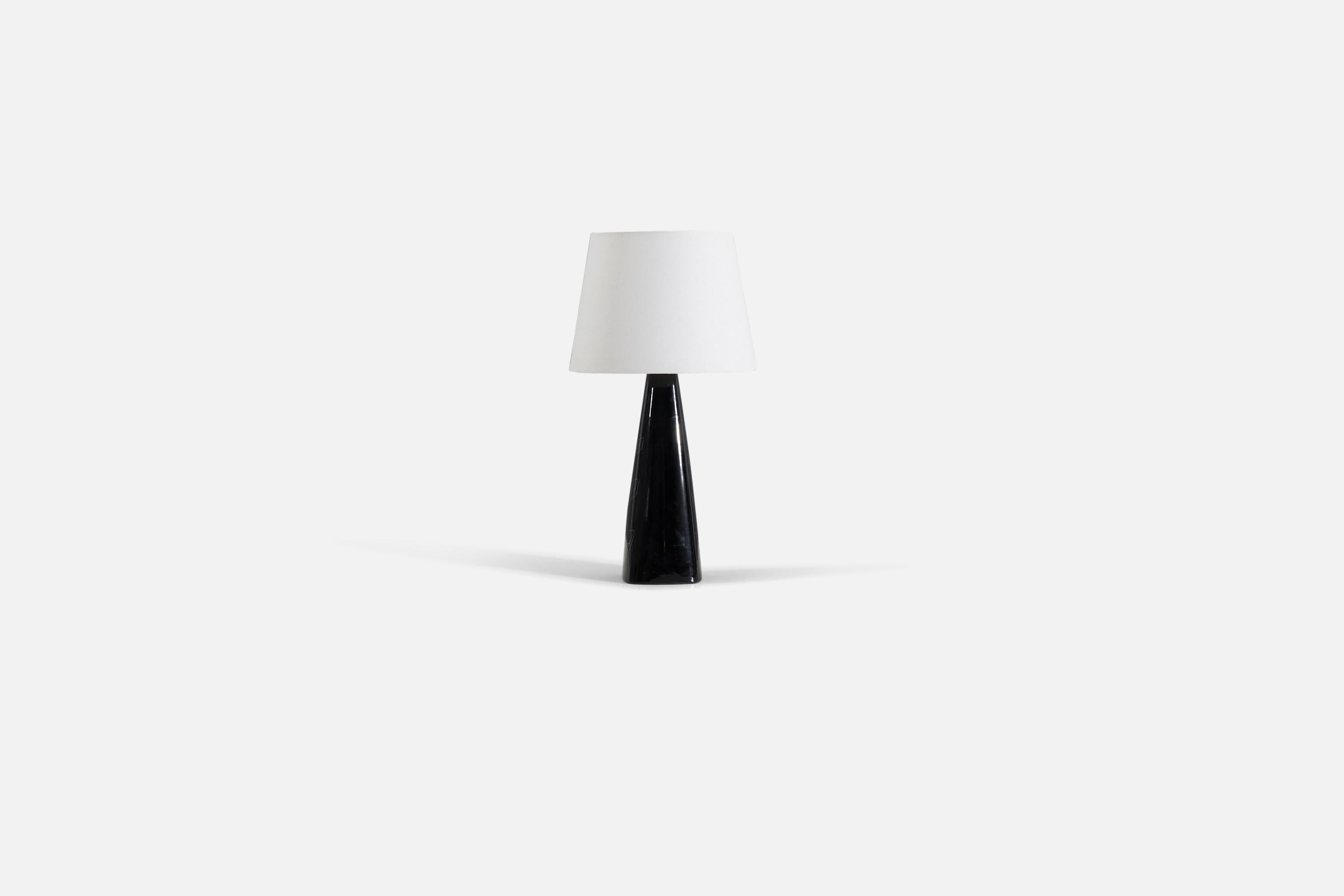 Designer suédois, lampe de bureau, céramique incisée émaillée noire, Suède, années 1960 en vente 1