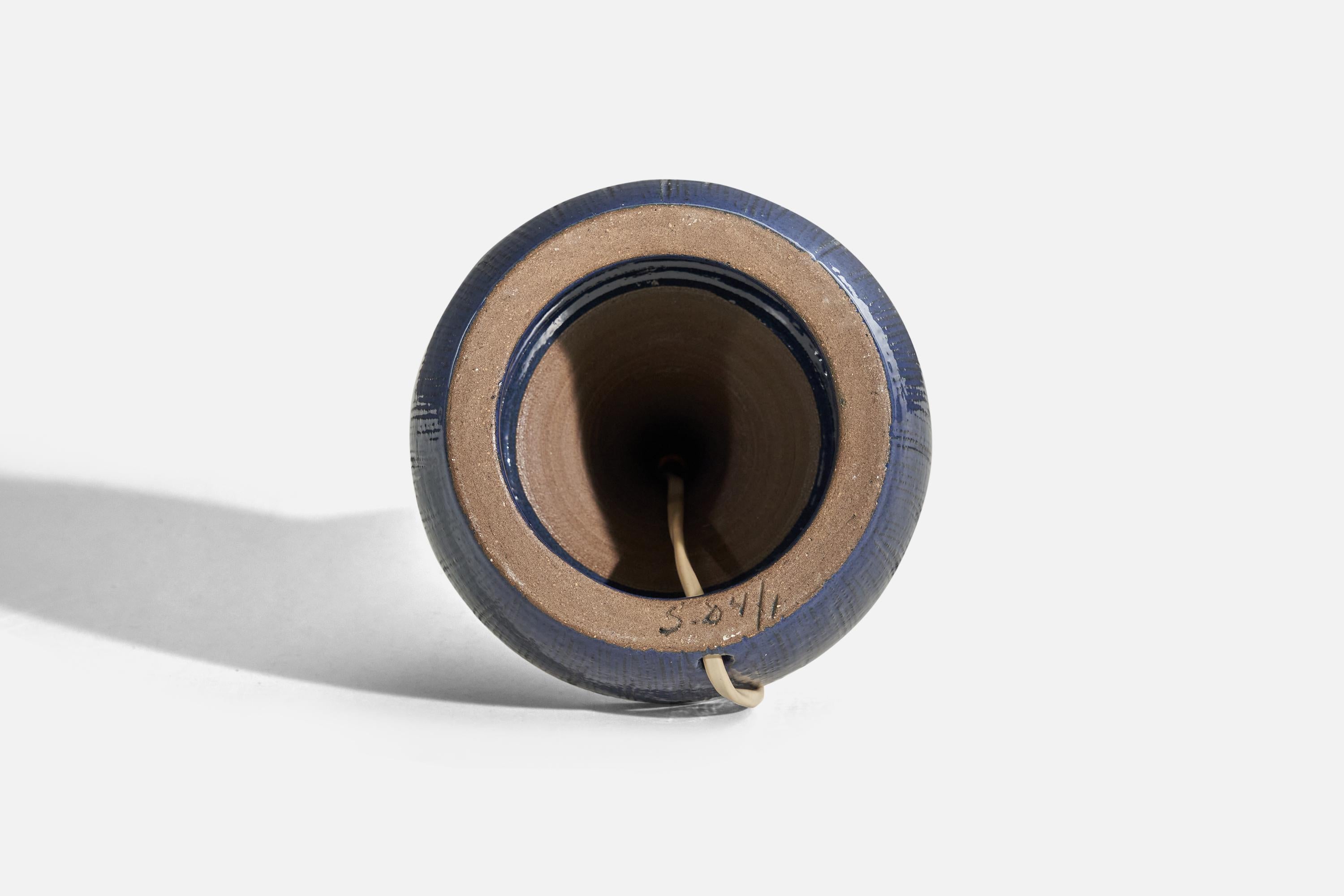 Milieu du XXe siècle Designer suédois, lampe de bureau, grès bleu et marron, Suède, années 1960 en vente