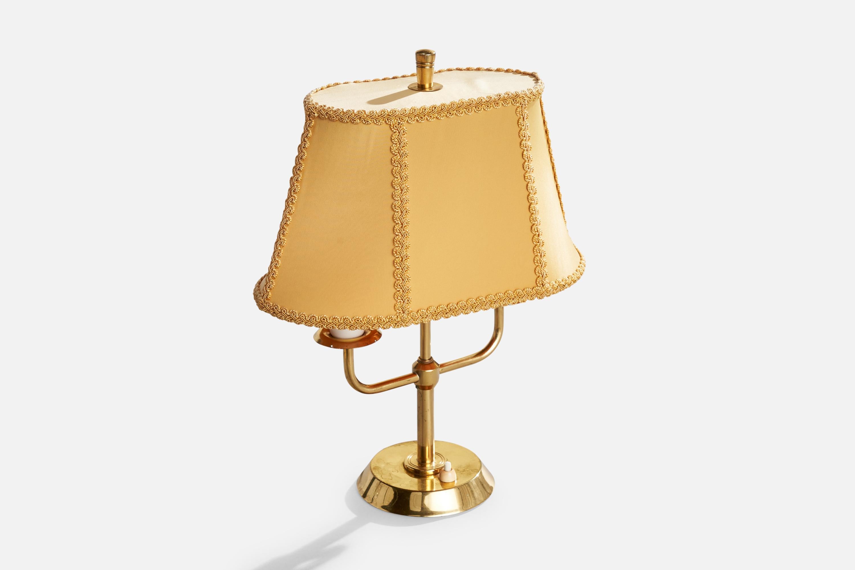 Diseñador sueco, Lámpara de mesa, latón, baquelita, tela, años 40 en Bueno estado para la venta en High Point, NC