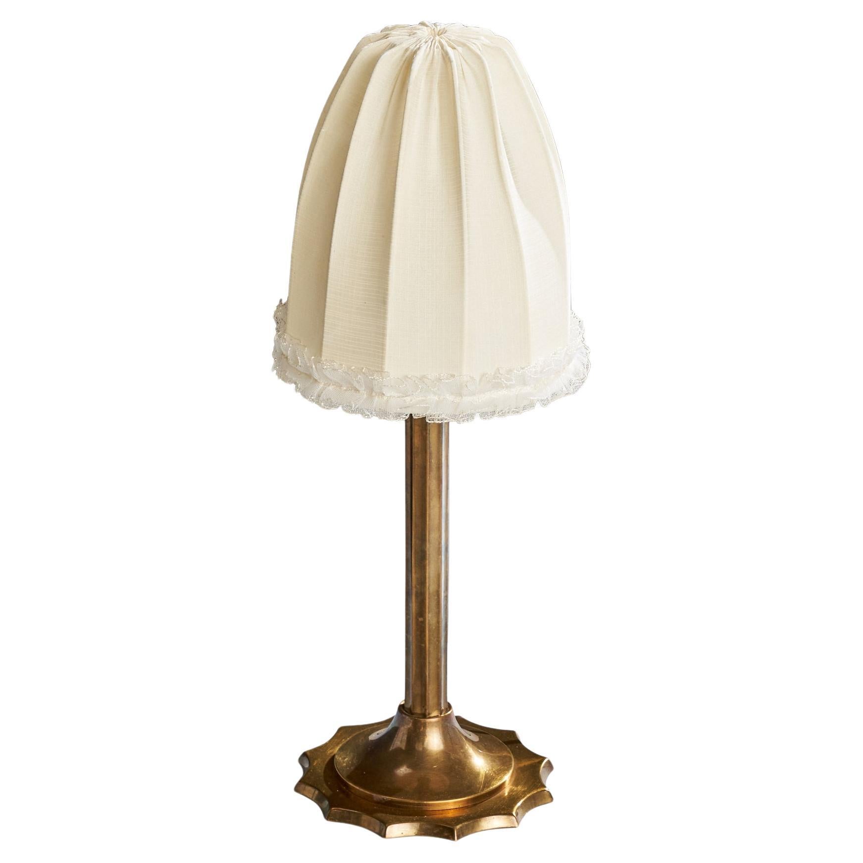 Schwedische Designerin, Tischlampe, Messing, Stoff, Schweden, 1920er Jahre