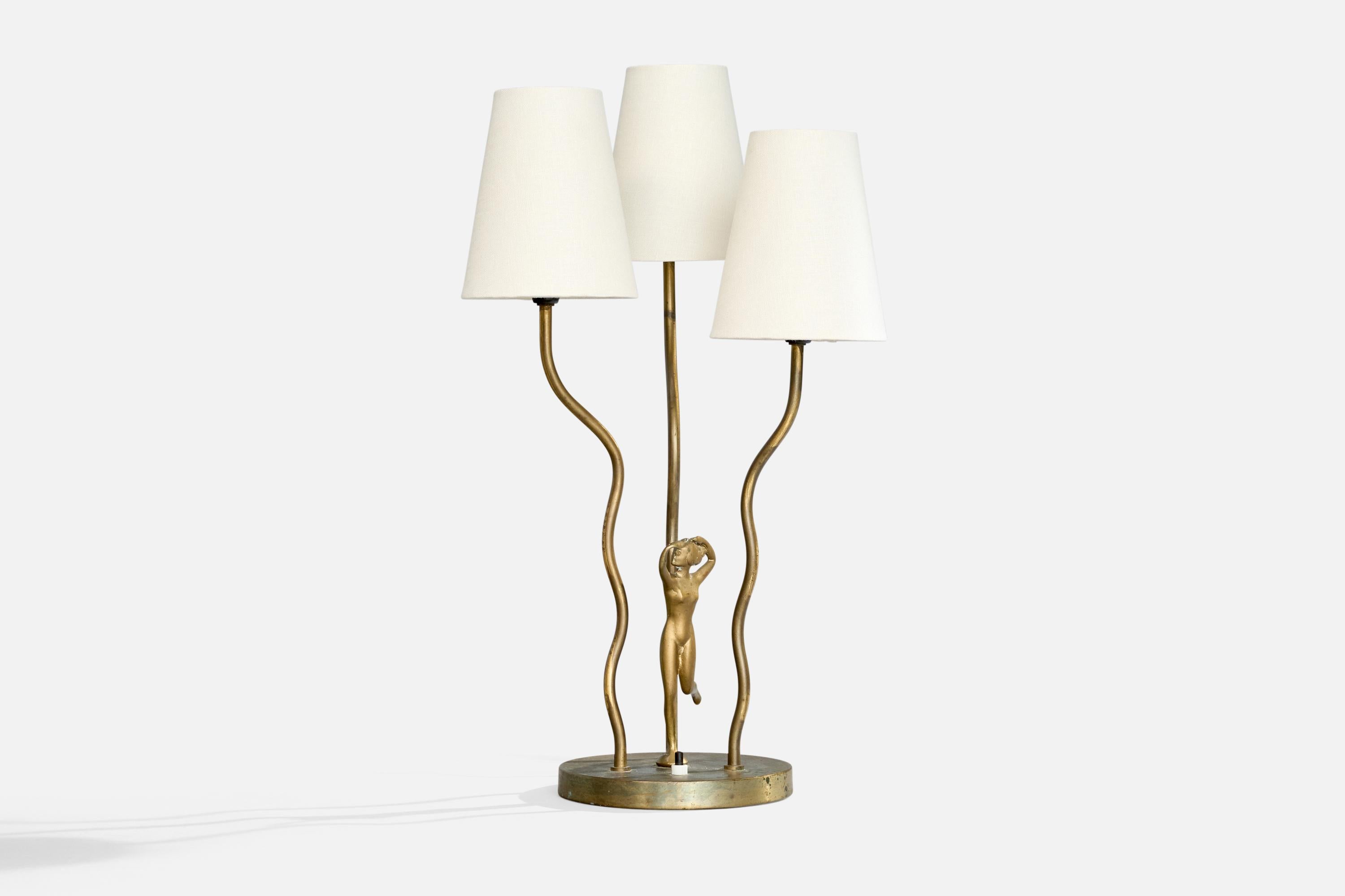 Lampe de table en laiton conçue et produite en Suède, c. années 1930.

Dimensions hors tout (pouces) : 21.75