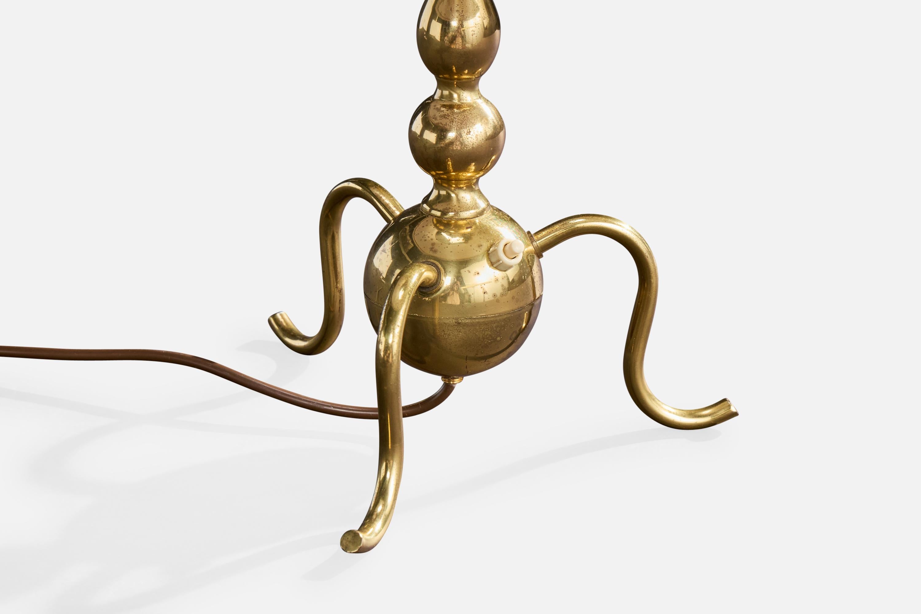 Milieu du XXe siècle Designer suédois, lampe de bureau, laiton, tissu, Suède, années 1930 en vente