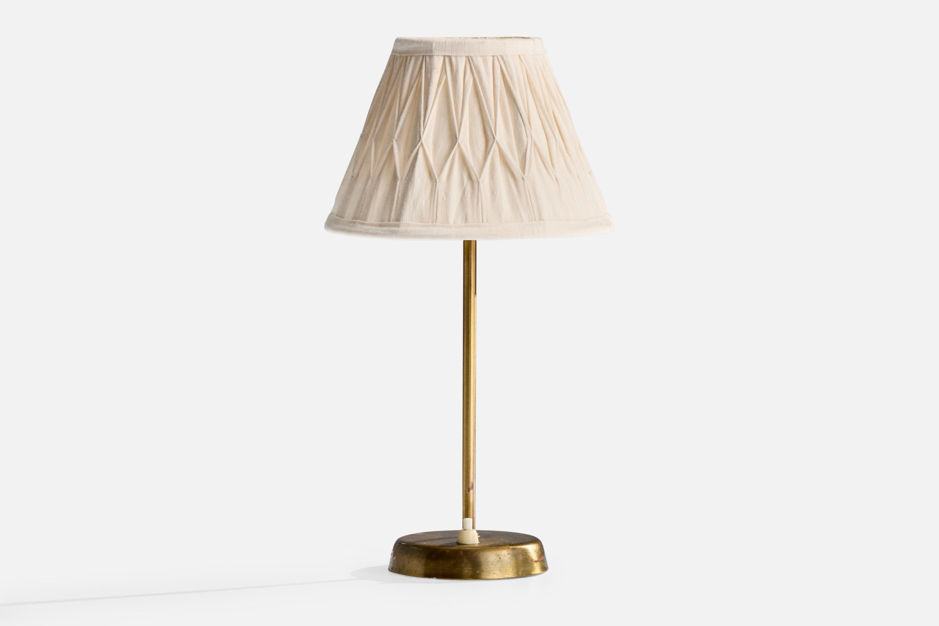 A brass and off-white fabric table lamp designed and produced in Sweden, c. 1950s.

Dimensions of Lamp with Shade (inches): 14.7