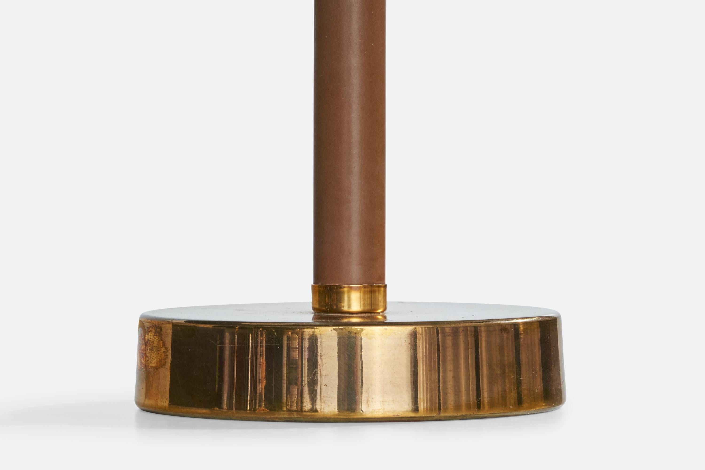 Designer suédois, lampe de bureau, laiton, cuir, verre, Suède, années 1940 en vente 3