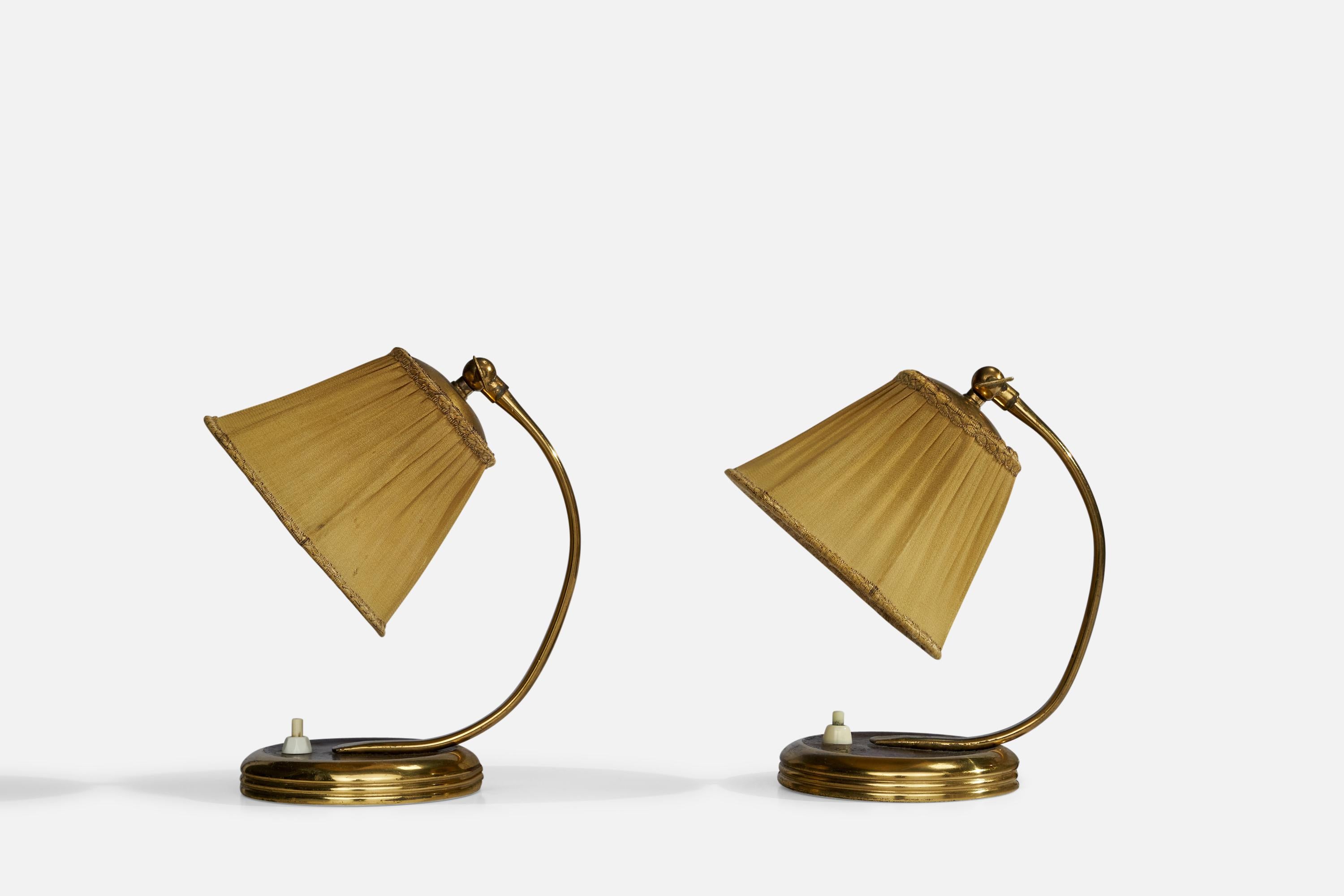 A pair of brass, brown-lacquered metal and beige fabric table lamps or wall lights designed and produced in Sweden, c. 1940s.

Overall Dimensions (inches): 8.5” H x 5.5” W x 6.75” D
Stated dimensions include shade.
Bulb Specifications: E-26