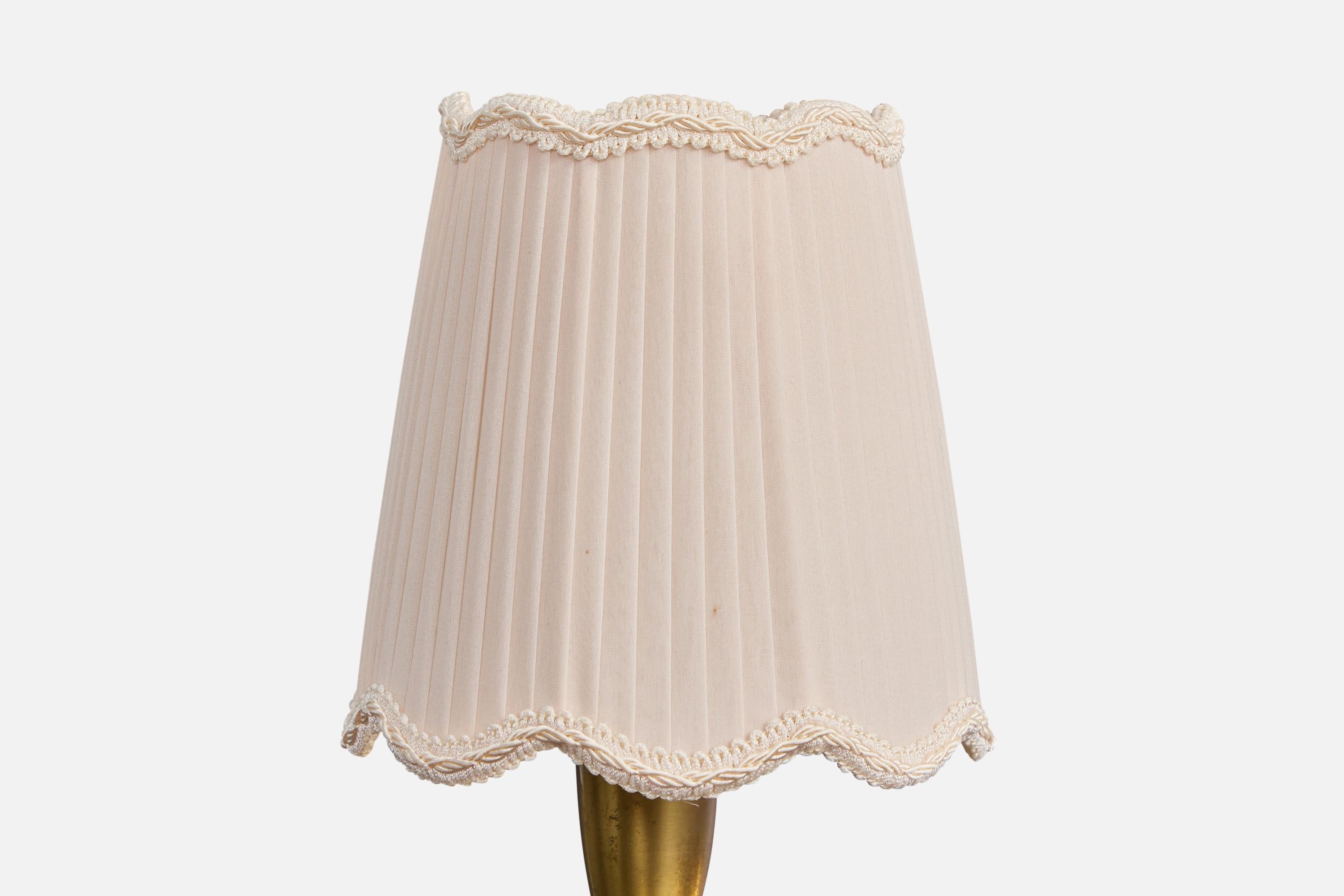 Suédois Designer suédois, lampe de bureau, laiton, métal, tissu, Suède, années 1940 en vente