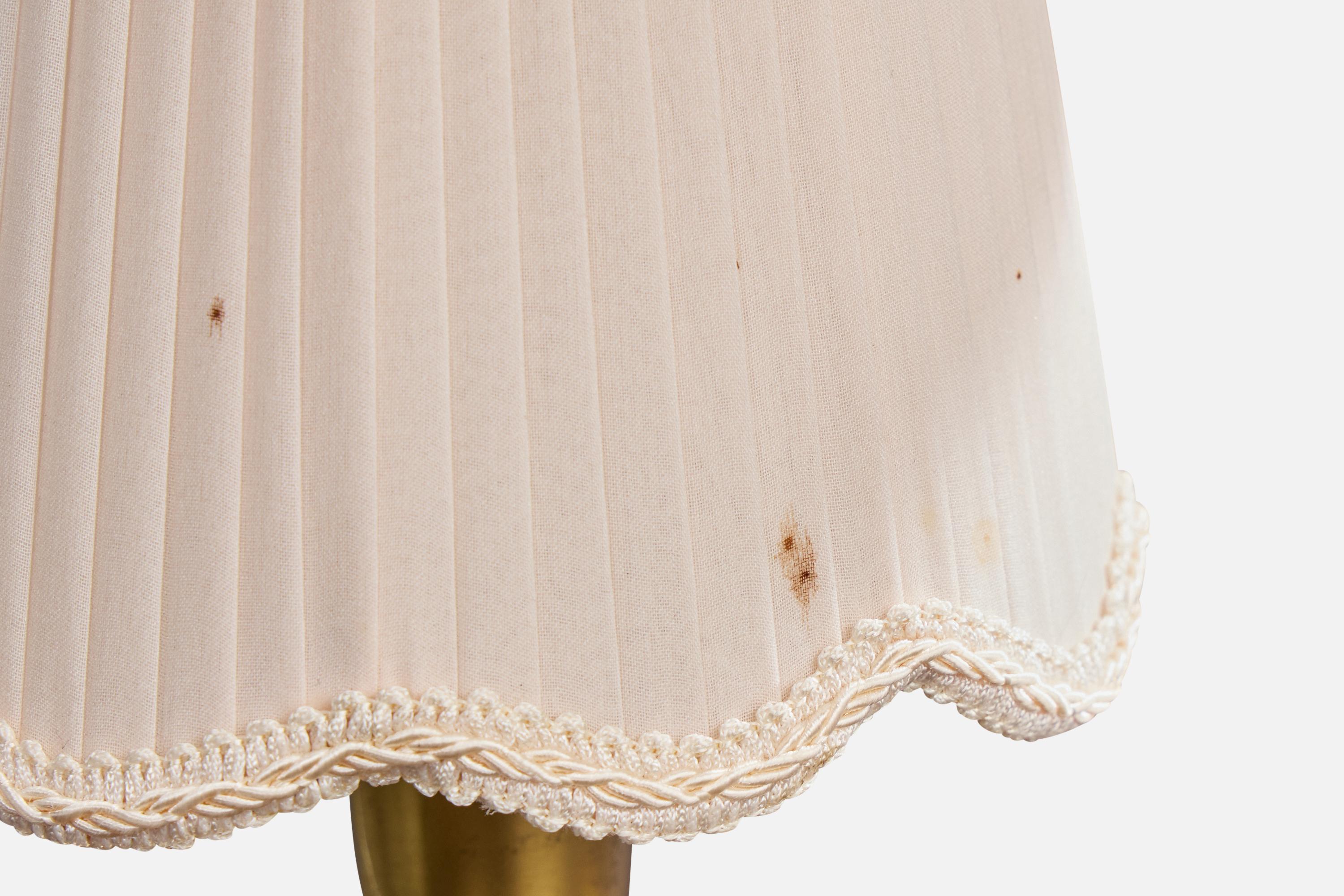 Designer suédois, lampe de bureau, laiton, métal, tissu, Suède, années 1940 État moyen - En vente à High Point, NC