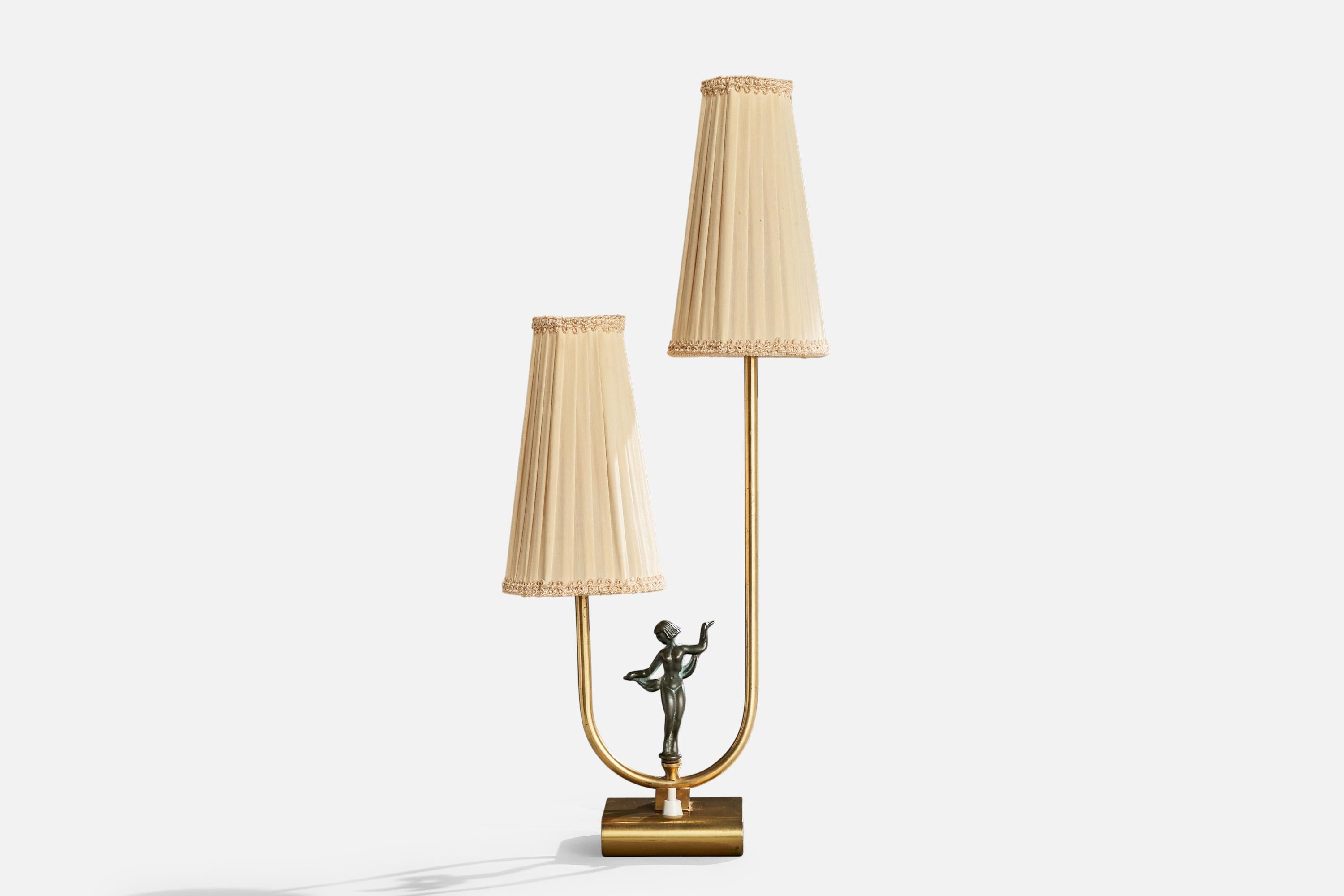 Schwedische Designerin, Tischlampe, Messing, Metall, Stoff, Schweden, 1950er Jahre (Skandinavische Moderne) im Angebot