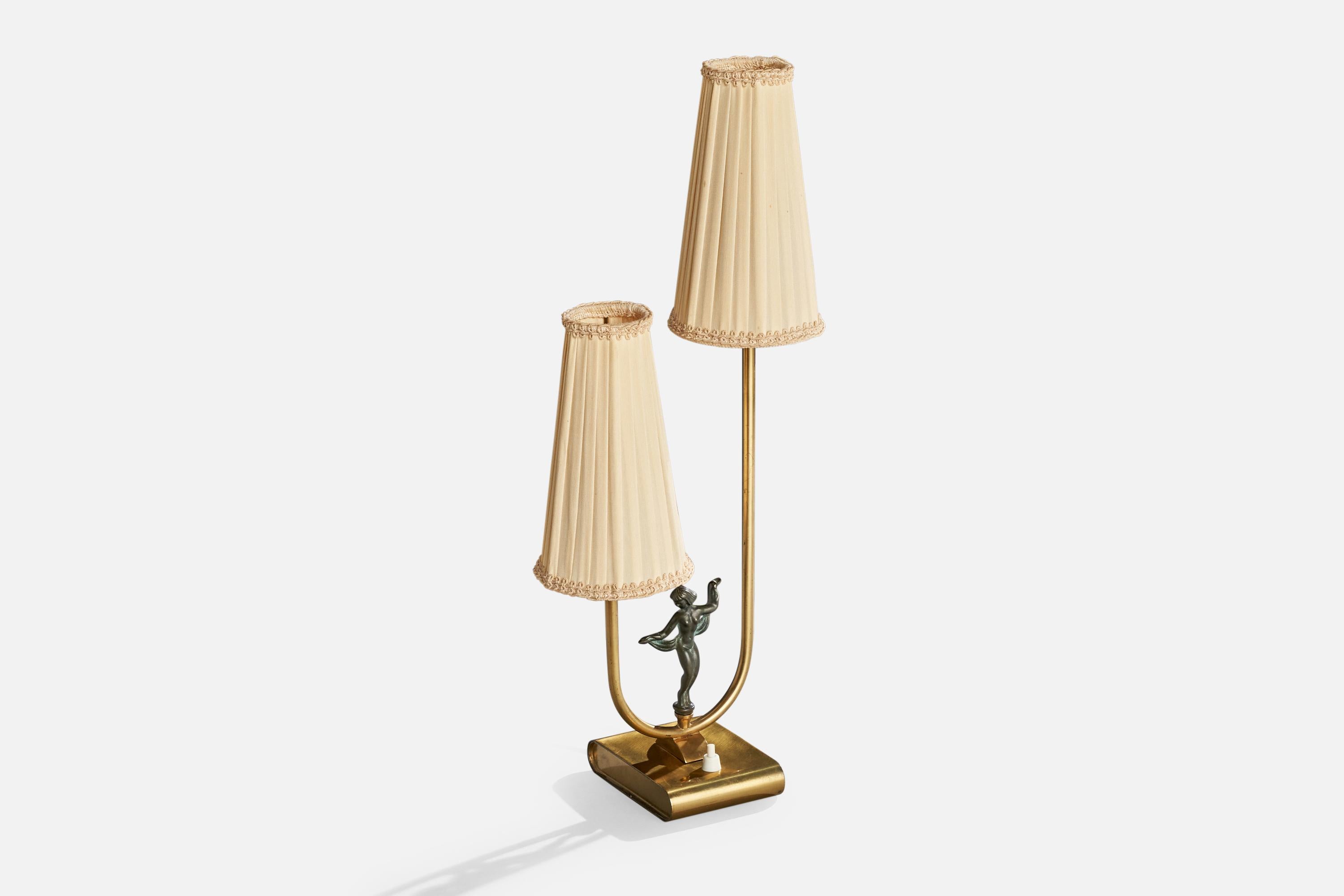 Schwedische Designerin, Tischlampe, Messing, Metall, Stoff, Schweden, 1950er Jahre (Mitte des 20. Jahrhunderts) im Angebot