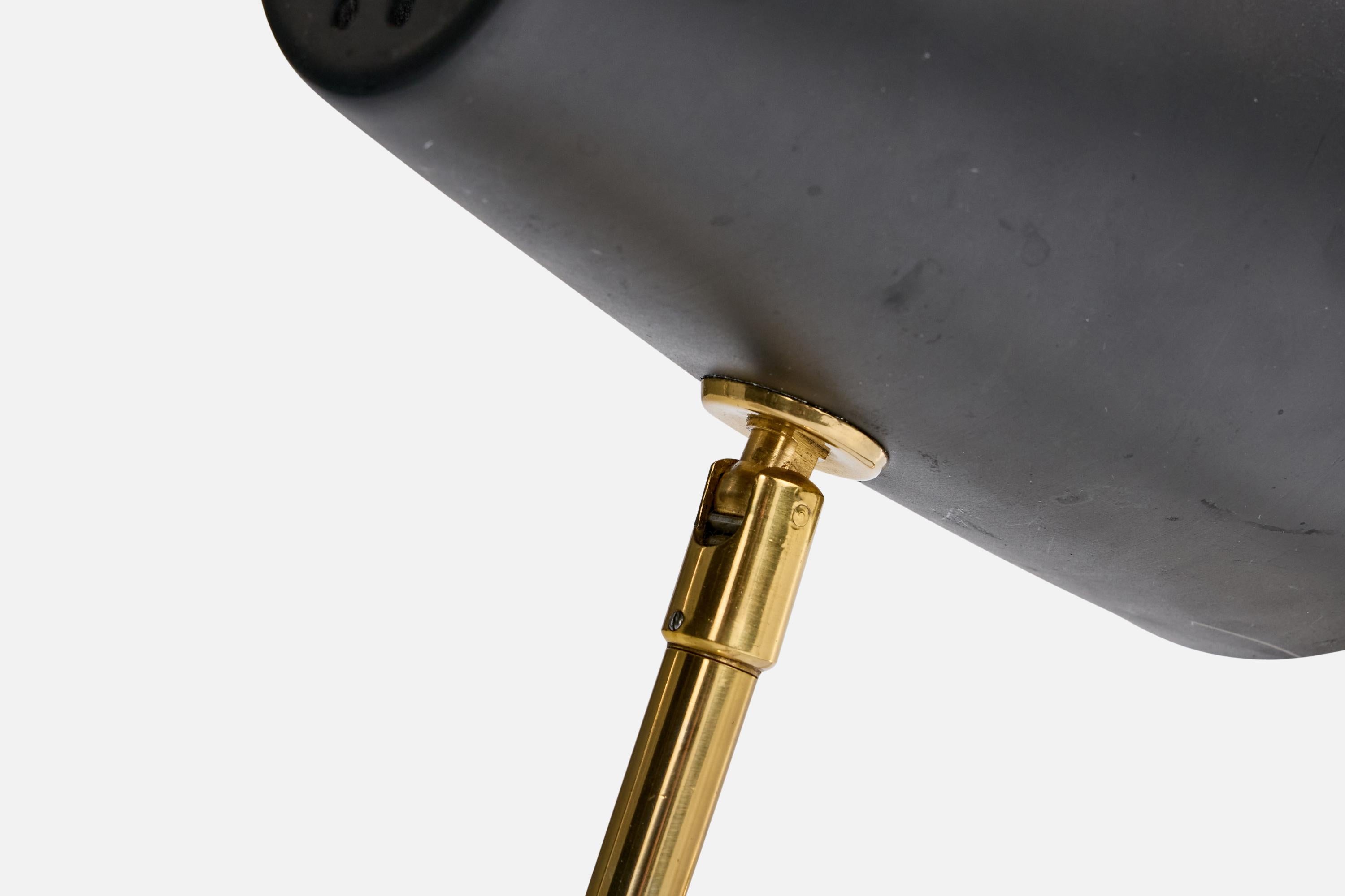 Milieu du XXe siècle Designer suédois, lampe de bureau, laiton, métal, Suède, années 1950 en vente