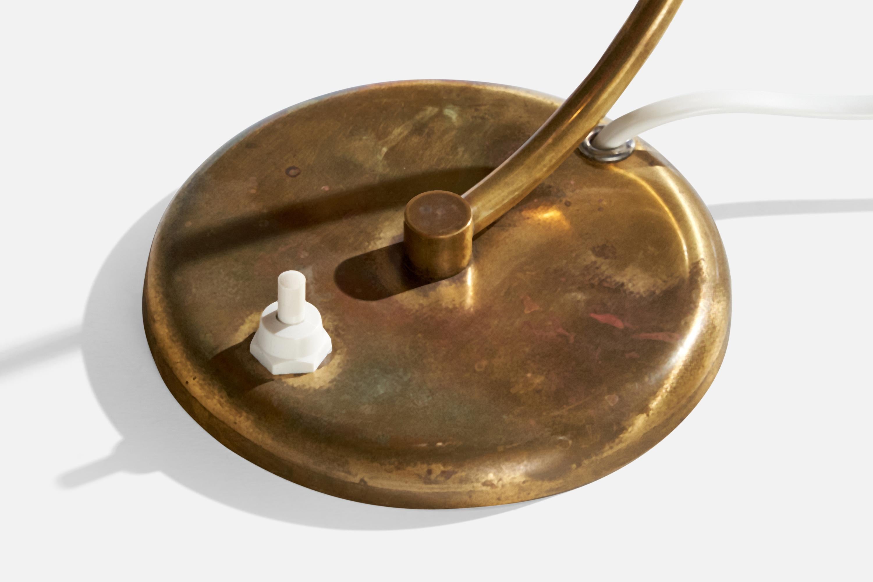 Designer suédois, lampe de bureau, laiton, métal, Suède, années 1950 en vente 1