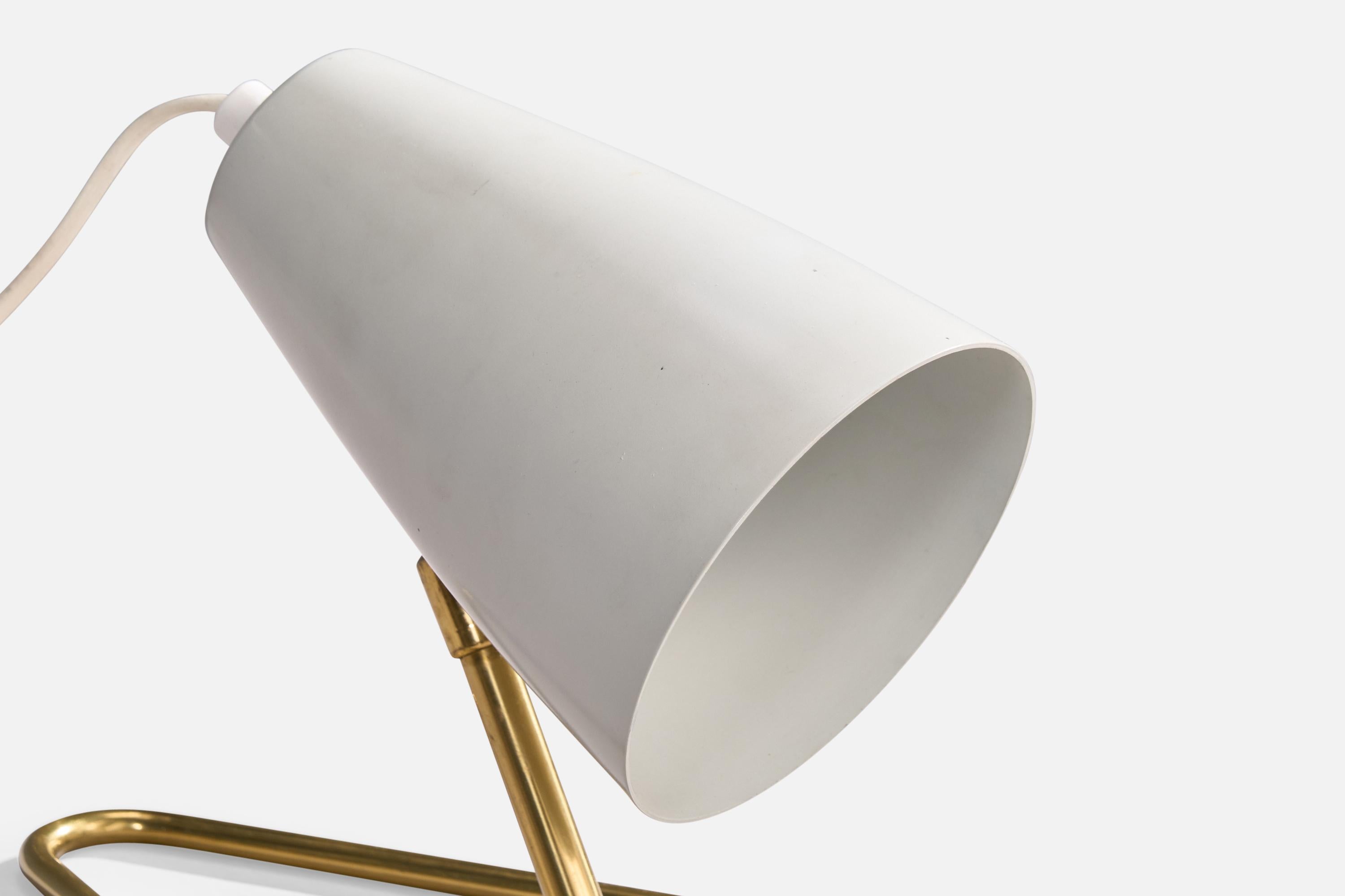 Milieu du XXe siècle Designer suédois, lampe de bureau, laiton, métal, Suède, années 1960 en vente