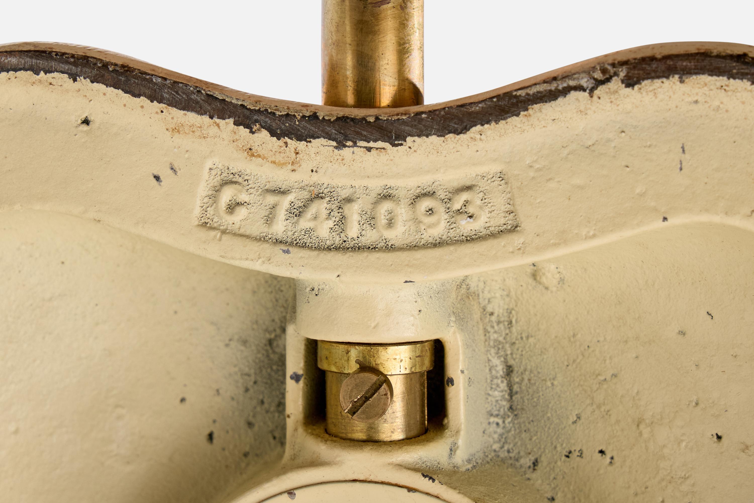 Schwedischer Designer, Tischlampe, Messing, Eiche, Metall, Schweden, 1950er Jahre im Angebot 6