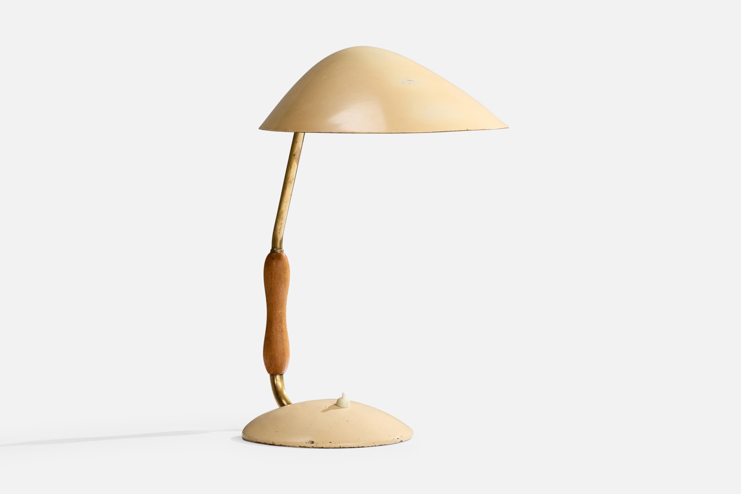 Schwedischer Designer, Tischlampe, Messing, Eiche, Metall, Schweden, 1950er Jahre (Moderne der Mitte des Jahrhunderts) im Angebot