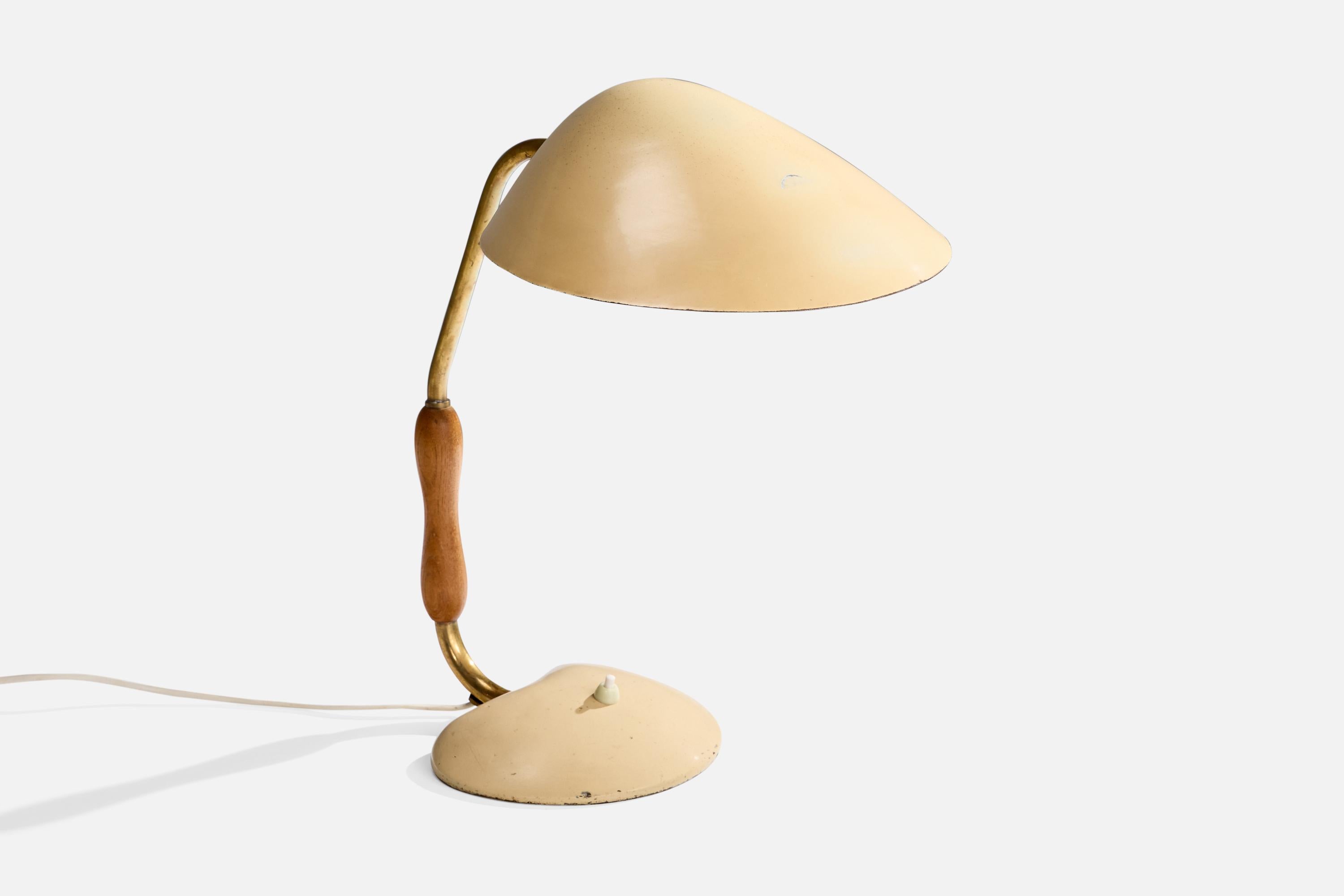 Schwedischer Designer, Tischlampe, Messing, Eiche, Metall, Schweden, 1950er Jahre im Zustand „Gut“ im Angebot in High Point, NC