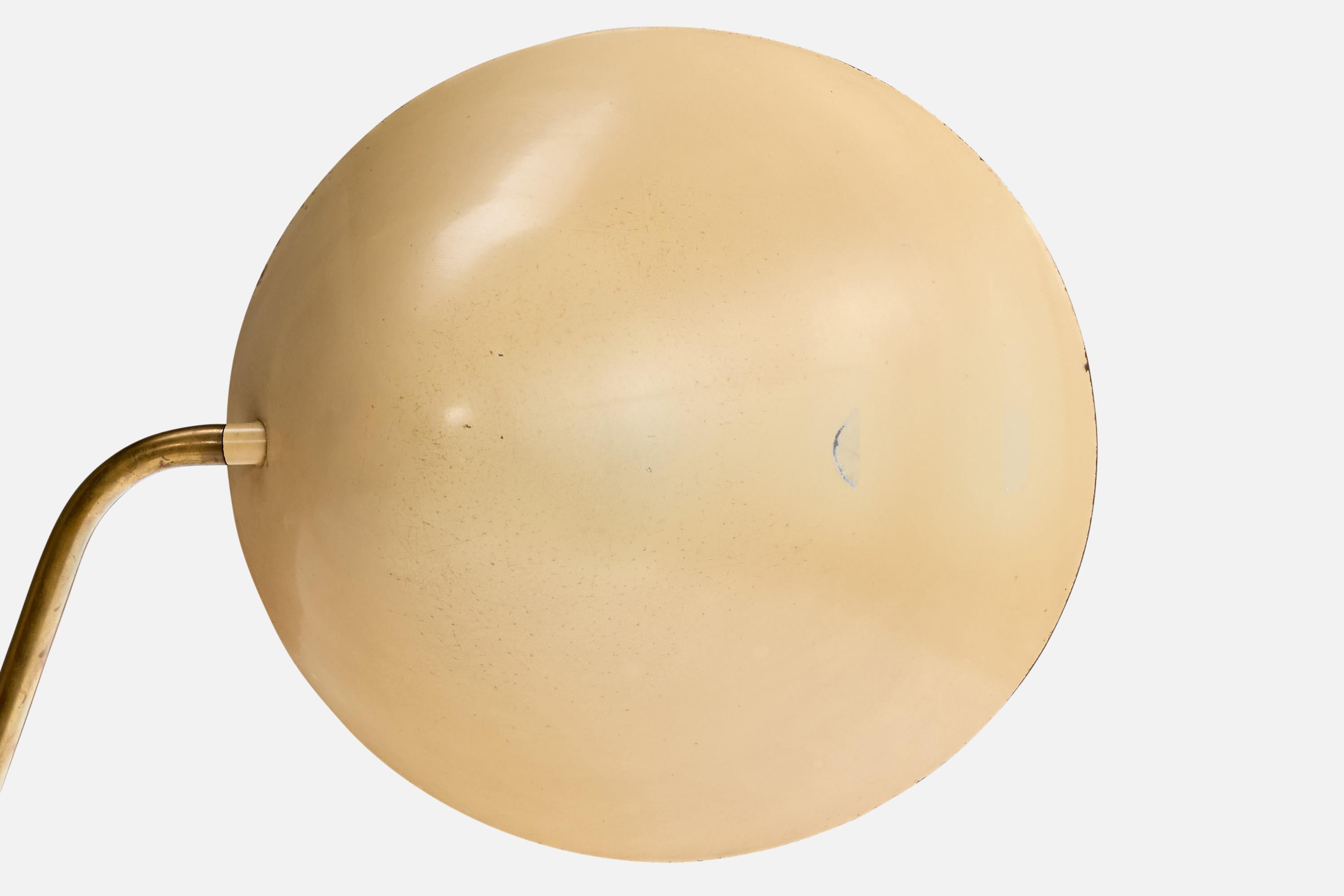 Schwedischer Designer, Tischlampe, Messing, Eiche, Metall, Schweden, 1950er Jahre im Angebot 1
