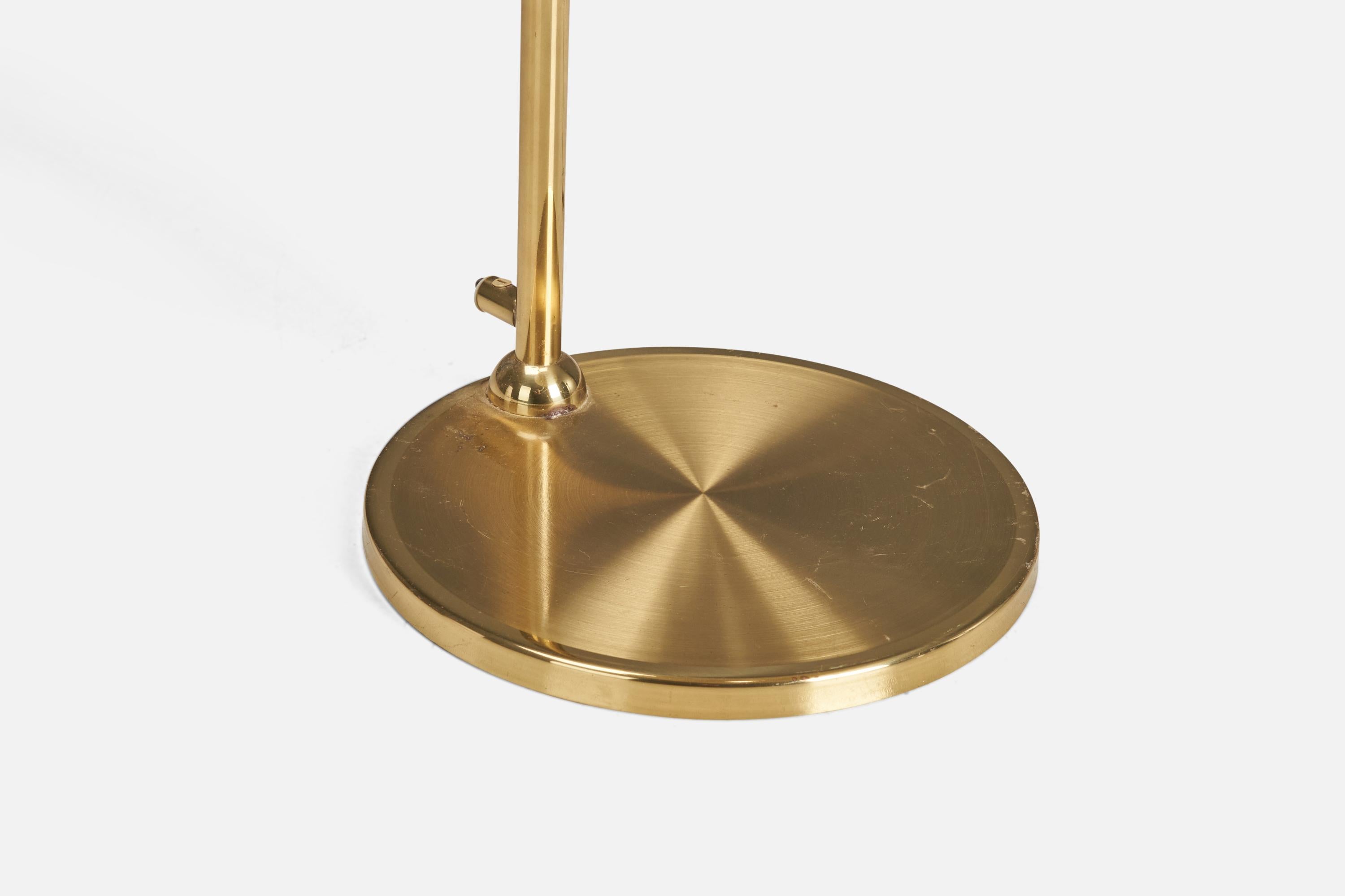 Suédois Créateur suédois, lampe de bureau, laiton, papier, Suède, 1970 en vente
