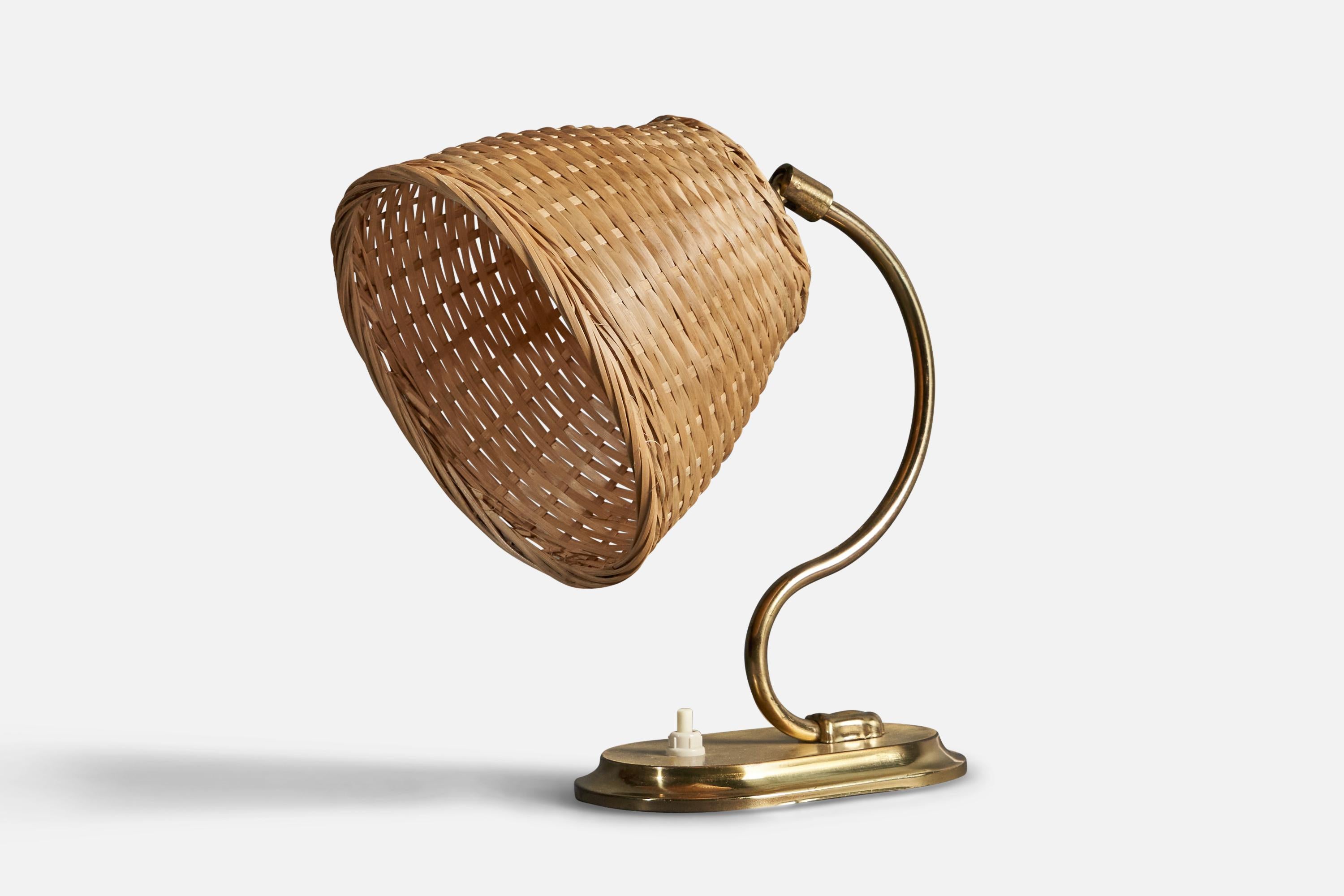 Suédois Designer suédois, lampe de bureau, laiton, rotin, Suède, années 1940 en vente