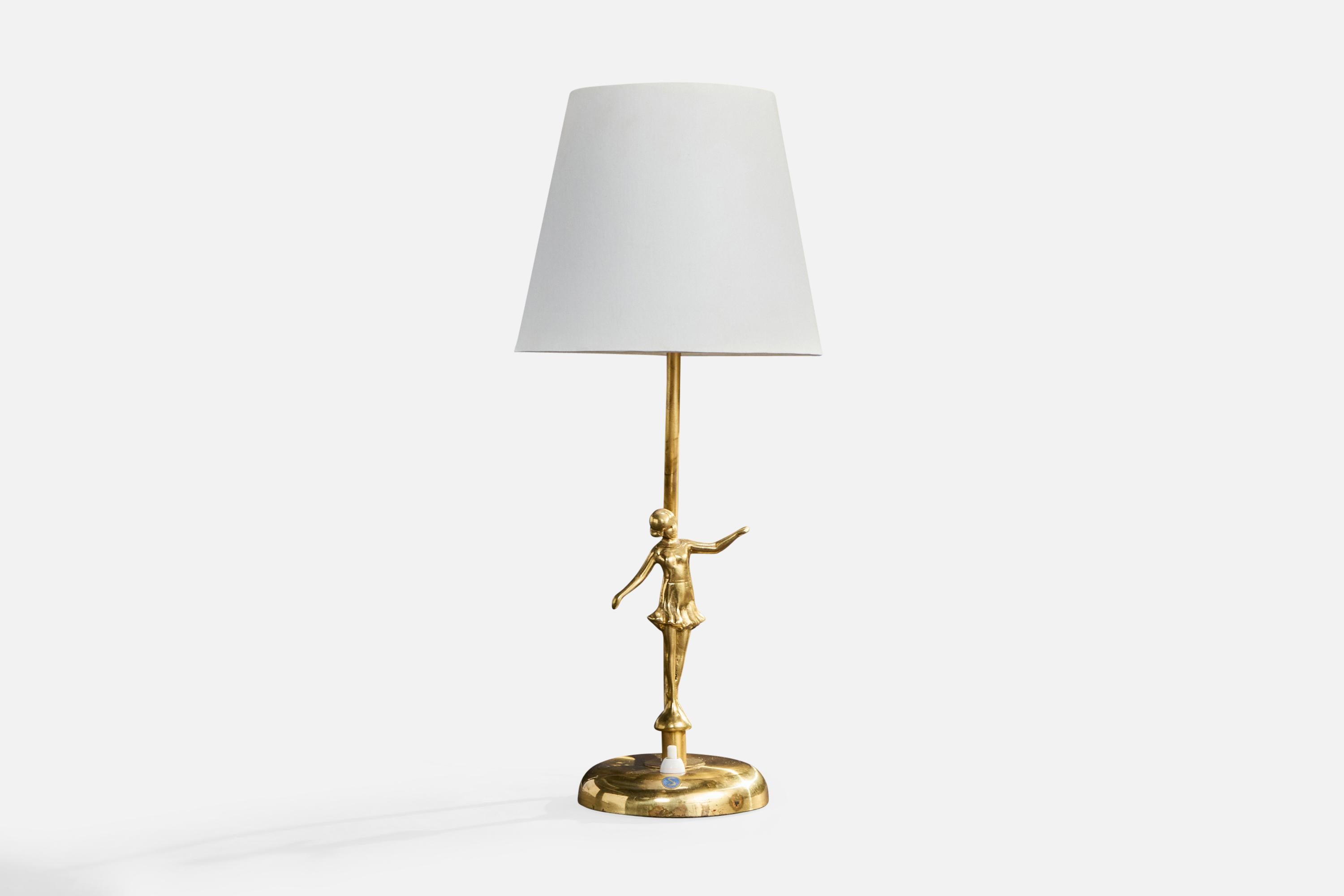 Lámpara de mesa de latón diseñada y fabricada en Suecia, c. década de 1940.

Dimensions of Lamp (inches): 15.125