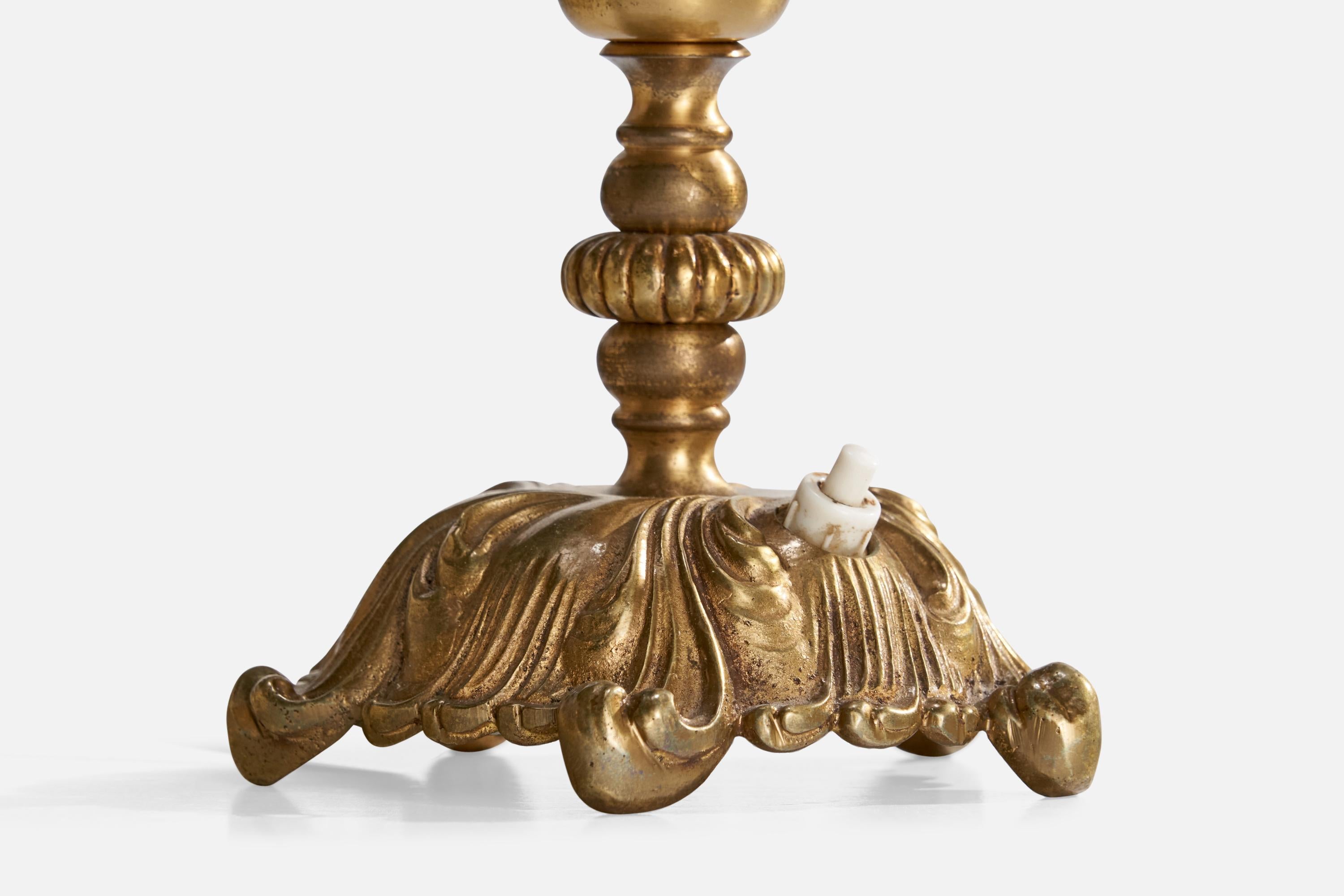 Milieu du XXe siècle Designer suédois, lampe de table, laiton, Suède, années 1940 en vente