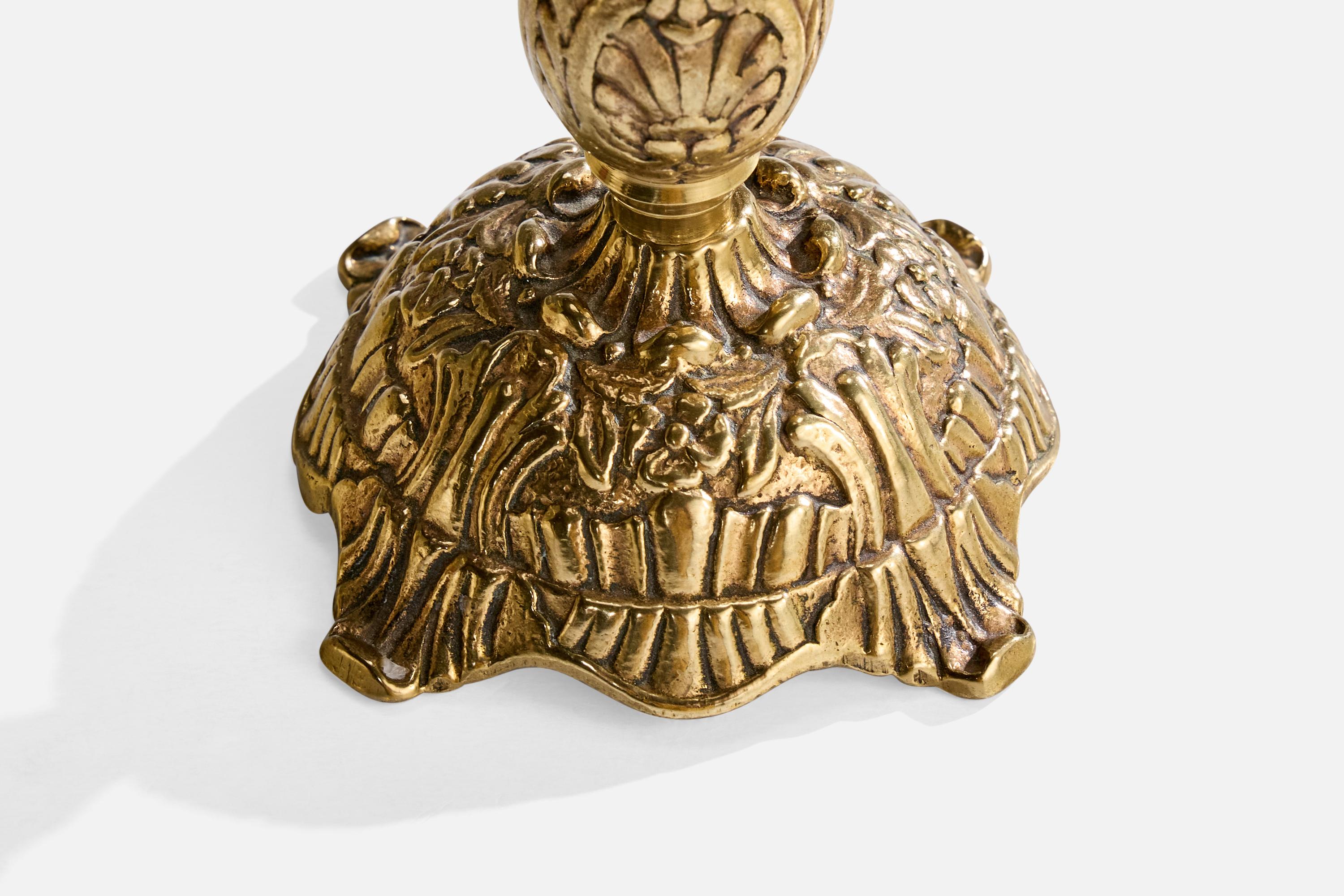 Milieu du XXe siècle Designer suédois, lampe de table, laiton, Suède, années 1940 en vente