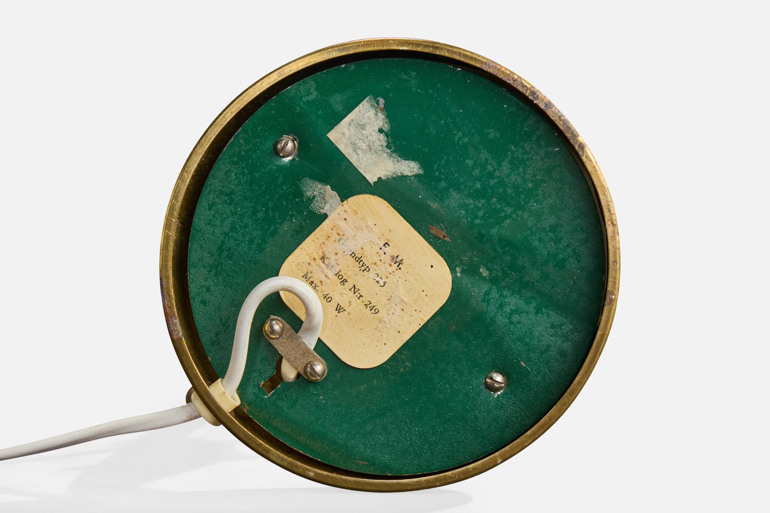 Diseñador sueco, lámpara de mesa, latón, Suecia, años 1940 en venta 2