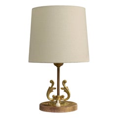 Diseñador sueco, lámpara de mesa, latón, Suecia, años 1940