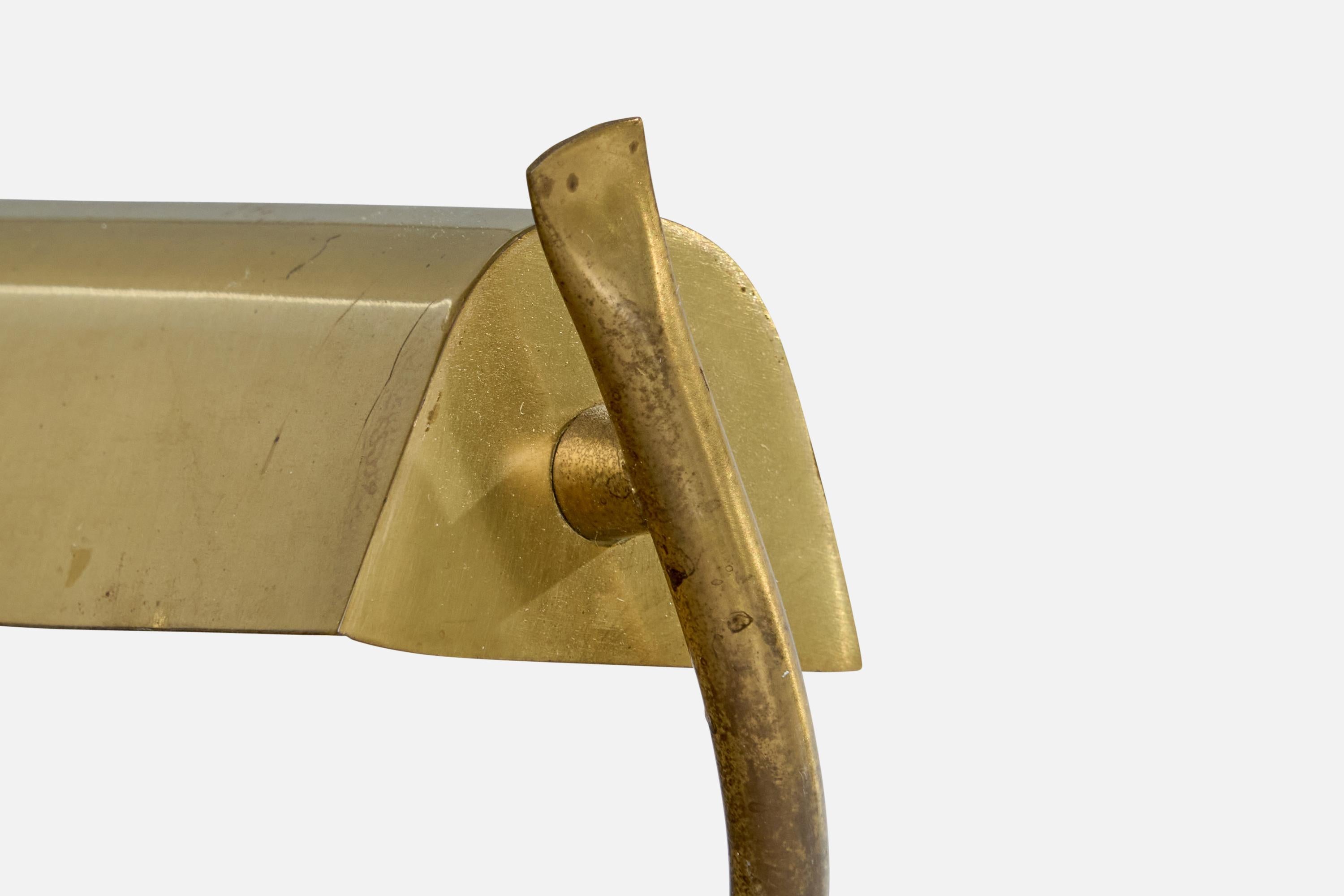 Suédois Designer suédois, lampe de table, laiton, Suède, années 1950 en vente