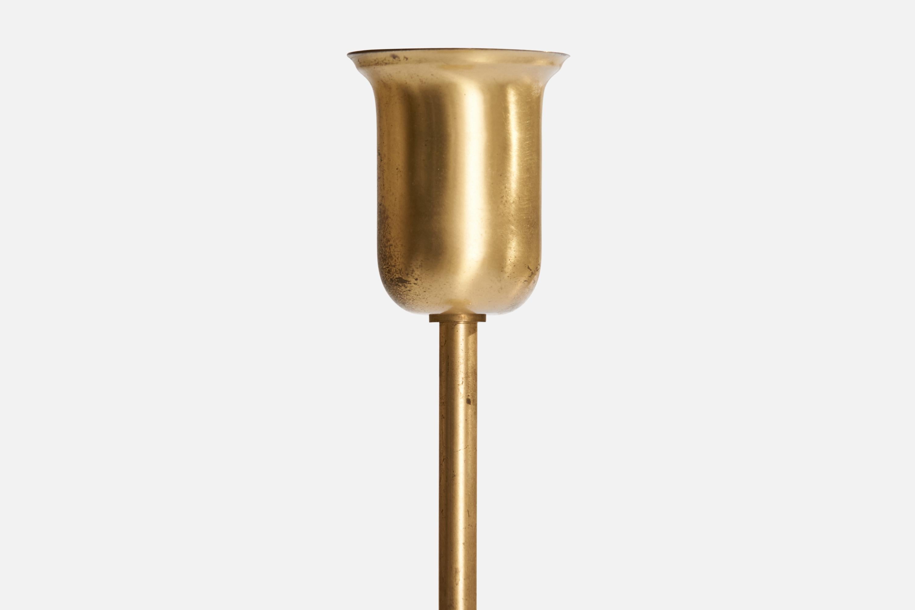 Designer suédois, lampe de table, laiton, Suède, années 1950 Bon état - En vente à High Point, NC