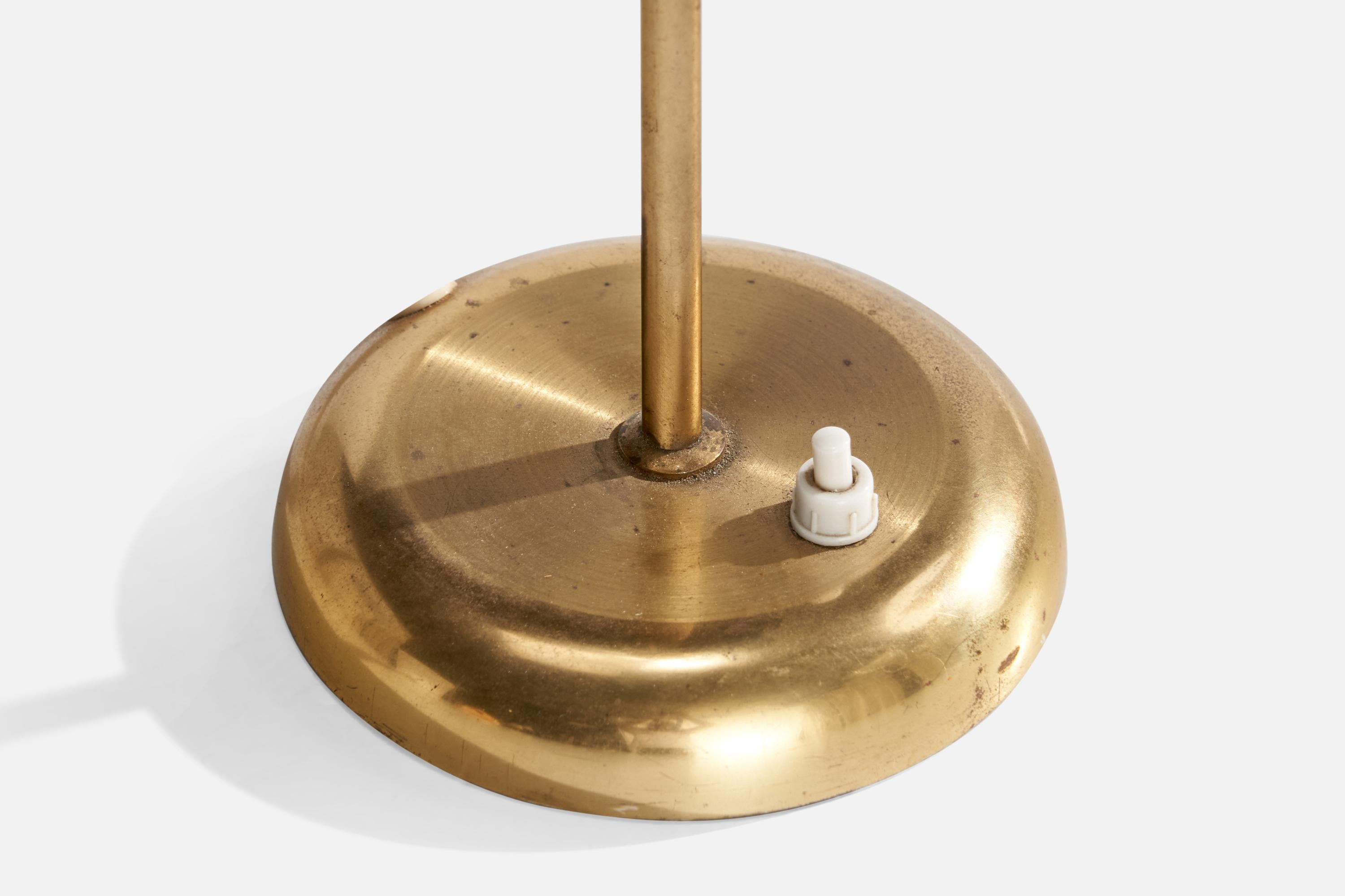 Milieu du XXe siècle Designer suédois, lampe de table, laiton, Suède, années 1950 en vente