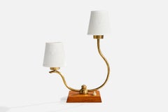 Diseñador sueco, lámpara de mesa, latón, madera, tela, Suecia, años 40