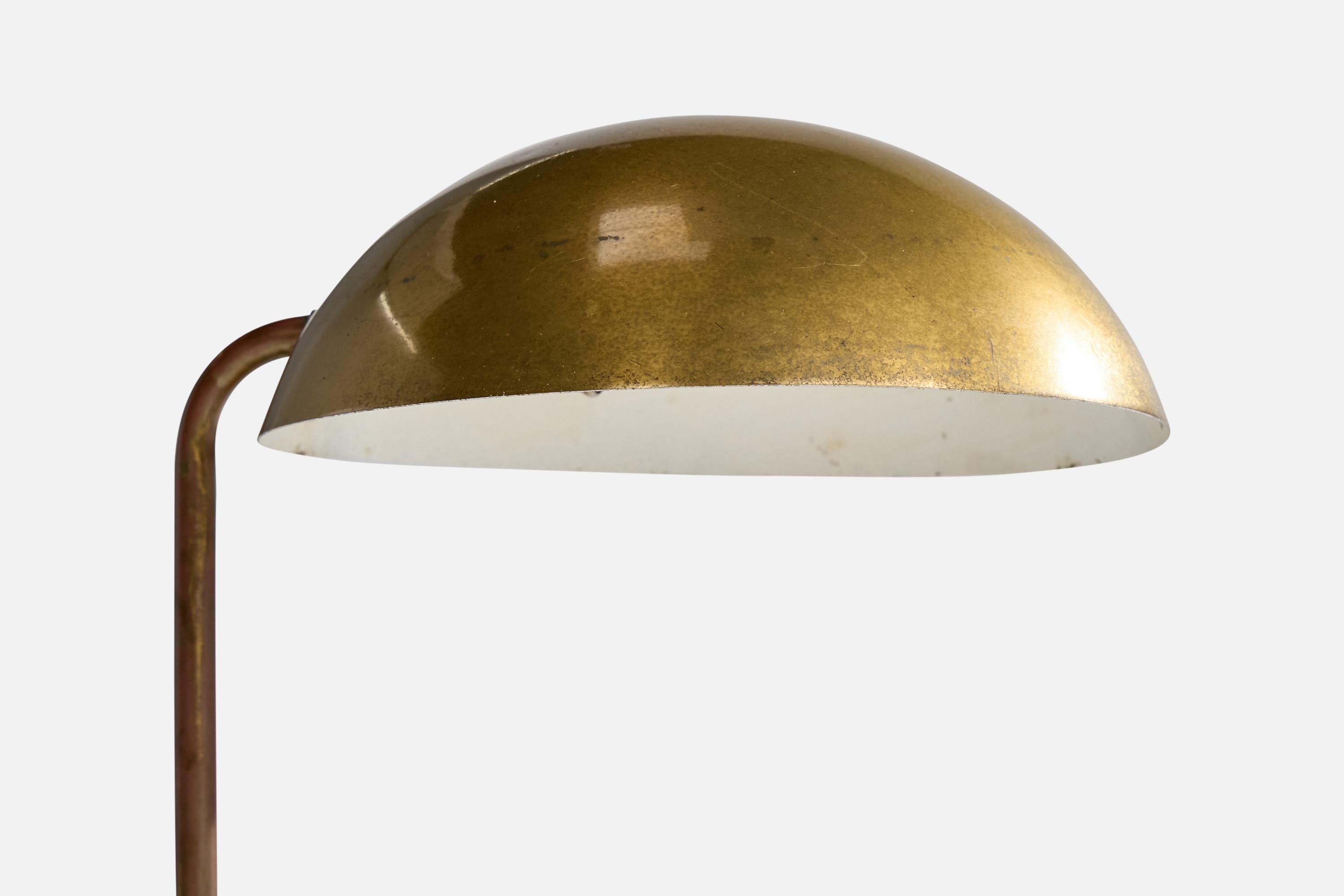 Designer suédois, lampe de table, laiton, Wood, Suède, années 1930 Bon état - En vente à High Point, NC