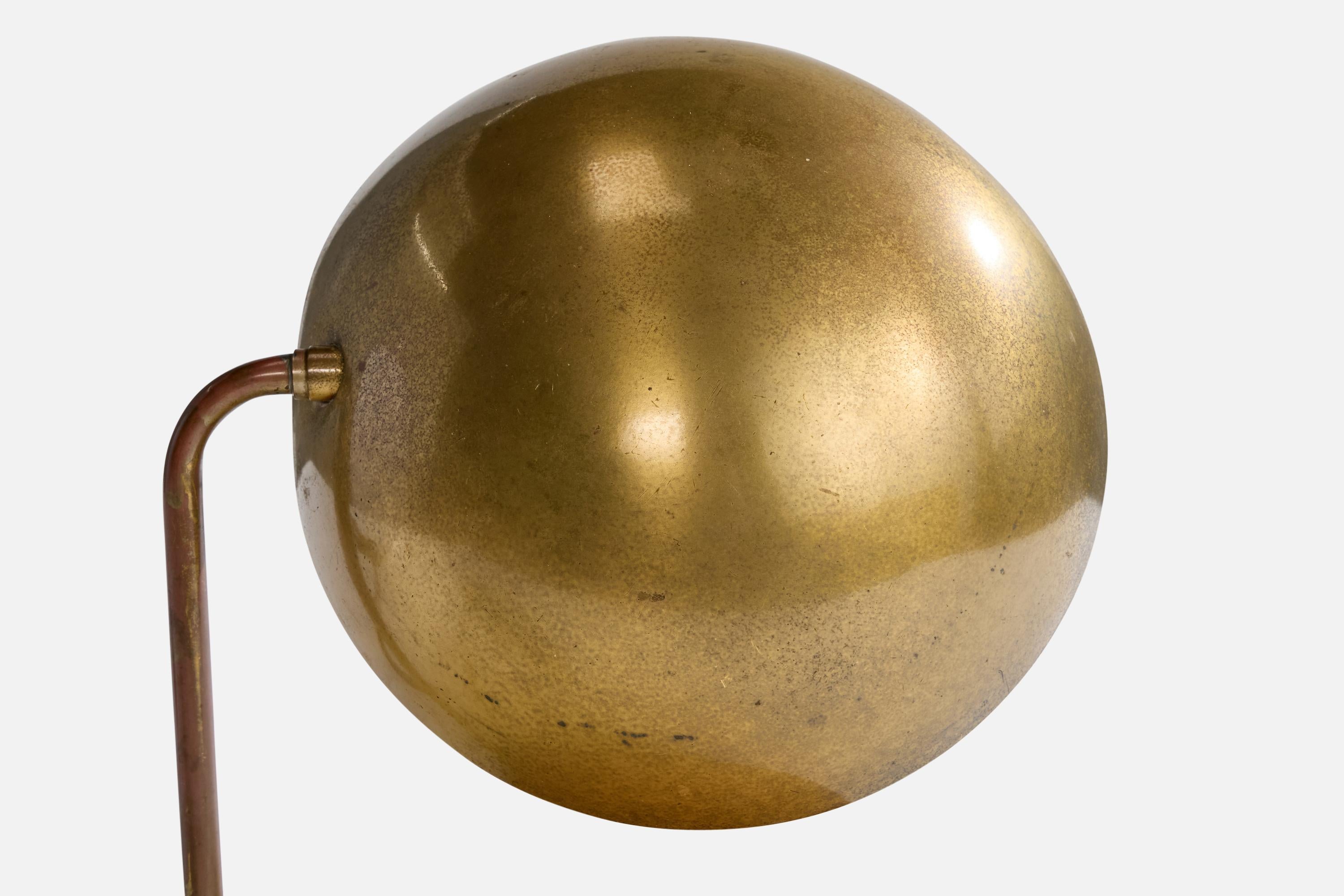 Milieu du XXe siècle Designer suédois, lampe de table, laiton, Wood, Suède, années 1930 en vente