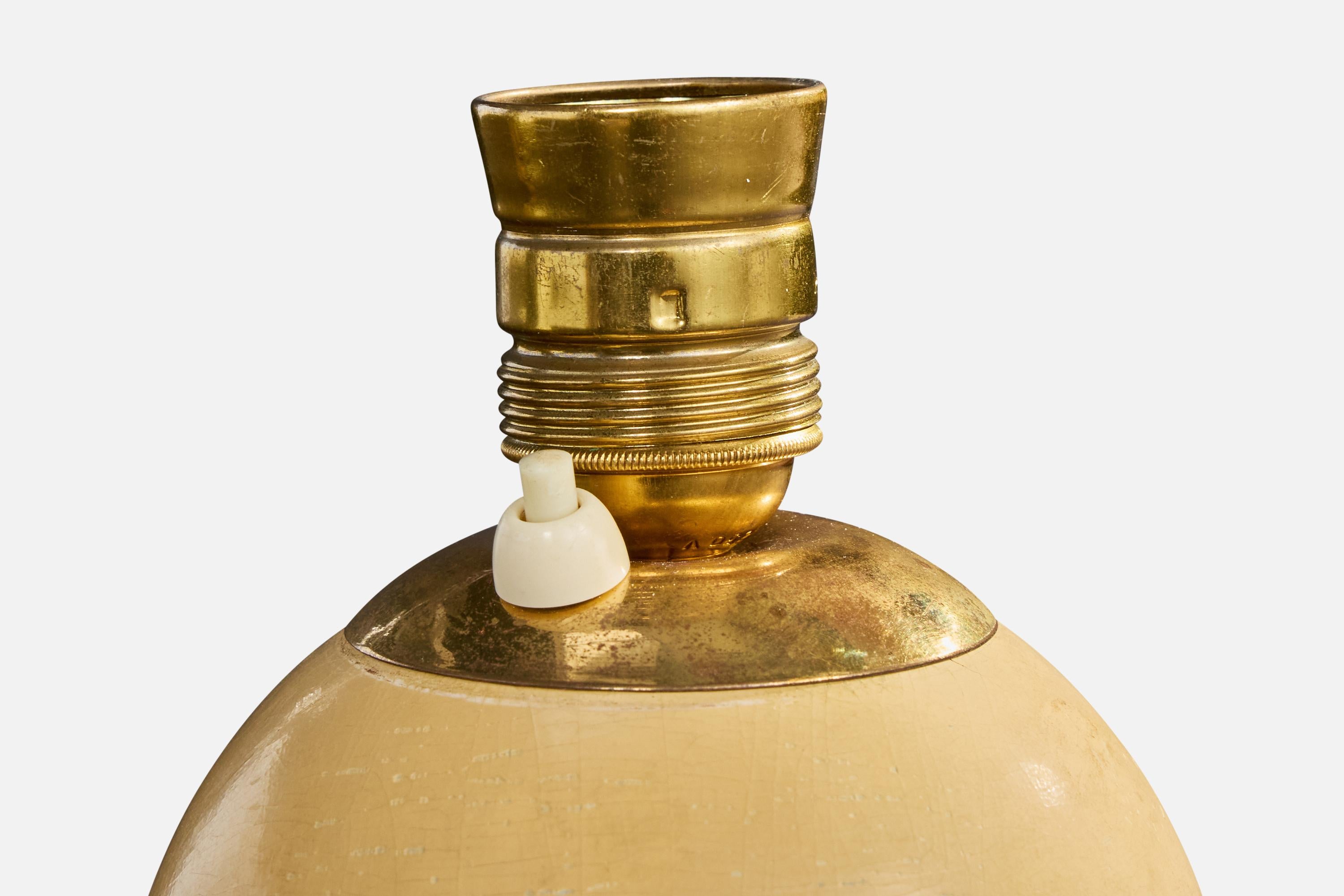 Designer suédois, lampe de table, laiton, Wood, Suède, années 1940 Bon état - En vente à High Point, NC