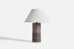 Lampada da tavolo di design svedese, gres marrone, Svezia, anni '60 ca.